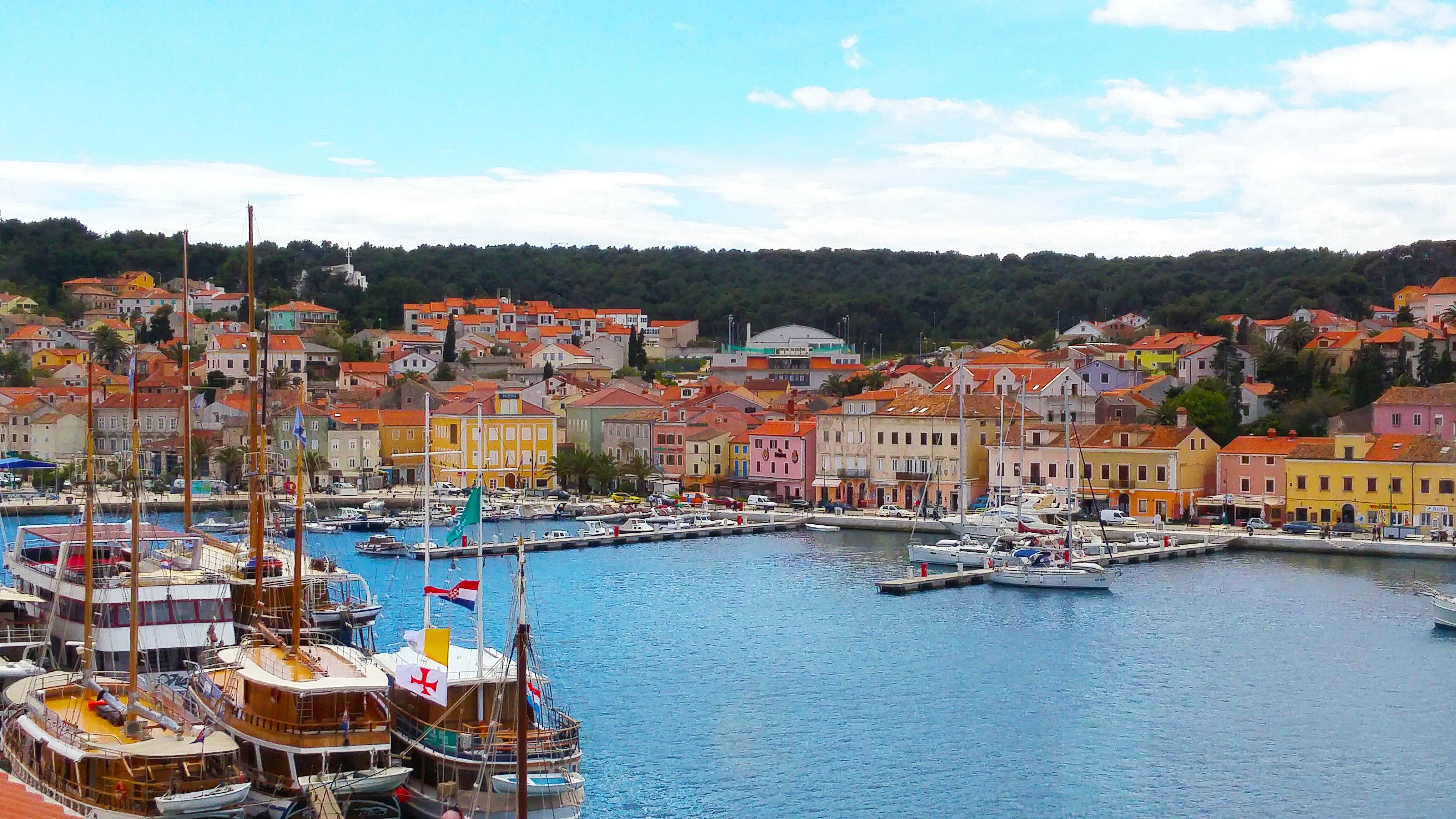 houses, outdoors, adriatic, moored, built Structure, scenic, colorful, travel Destinations, bay, Croatia, canal, ship, residential district, passenger craft, HD Wallpaper