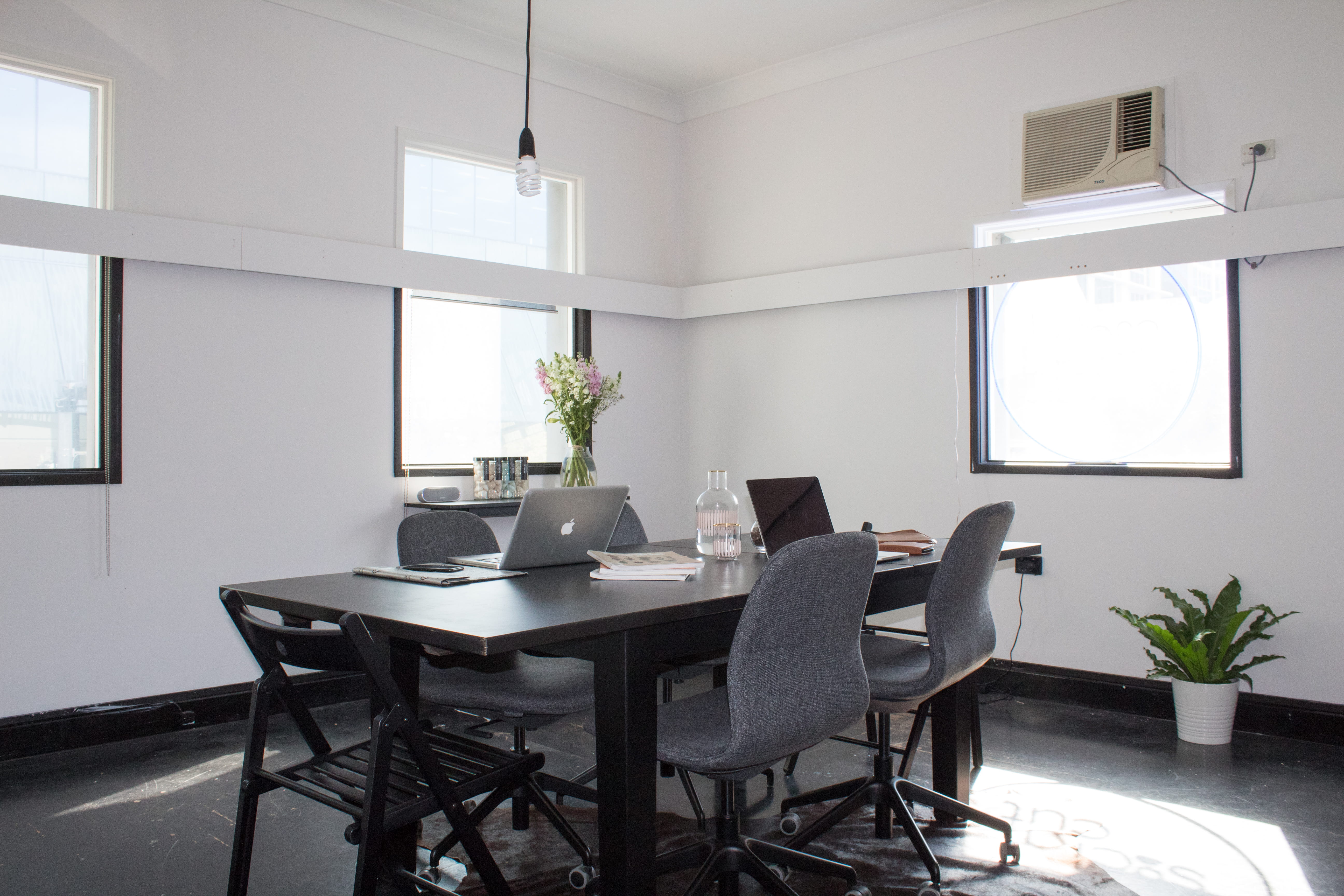 5K, fortitude valley, james street, window, pottery, dining table, electric lamp, home interior, wooden, top, modern, flora, rectangular, interior design, HD Wallpaper