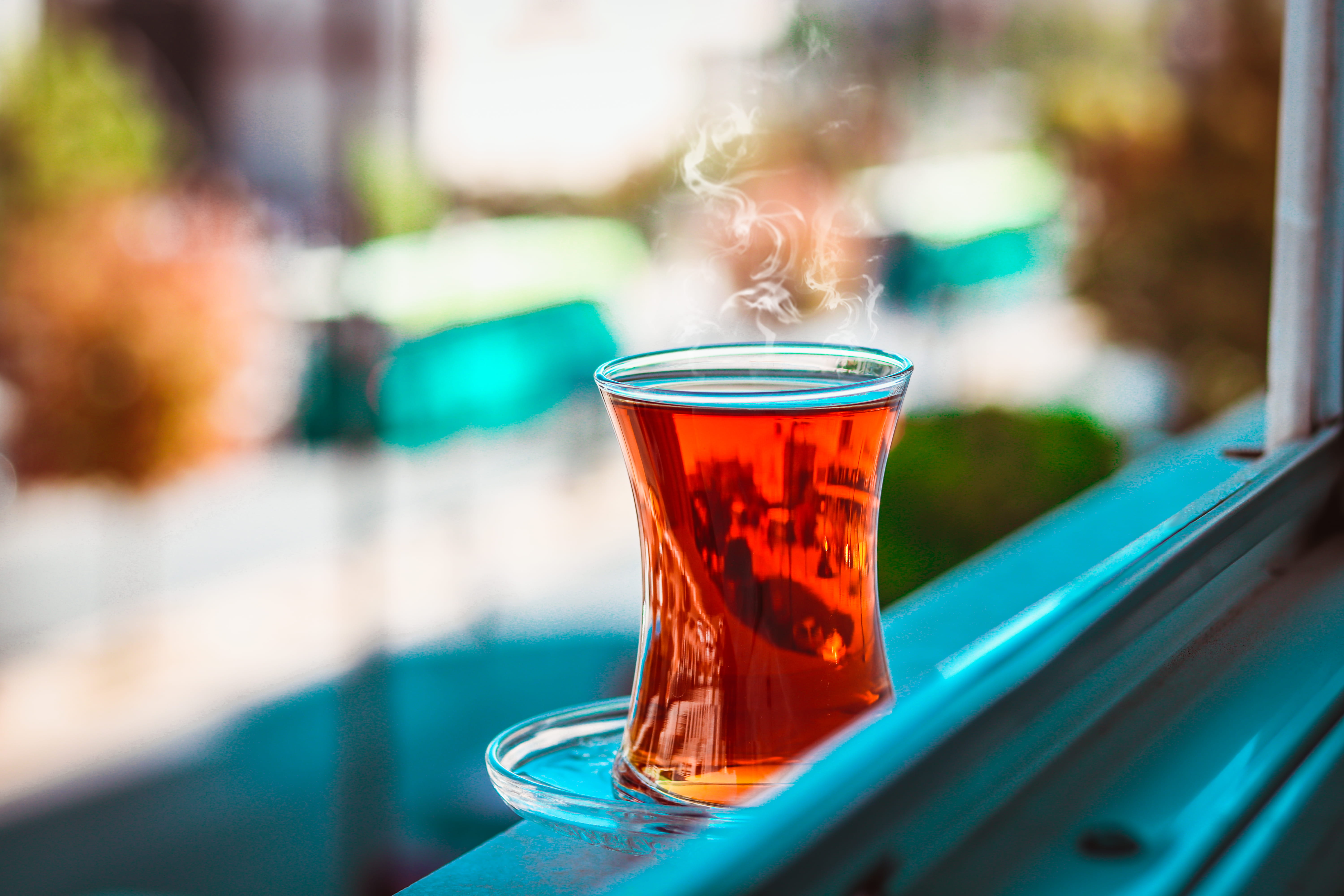 glass, outdoors, tea, focus on foreground, hot, tea - hot drink, red, day, drink, focus, drinking glass, hot drink, blue, glass - material, refreshment, HD Wallpaper