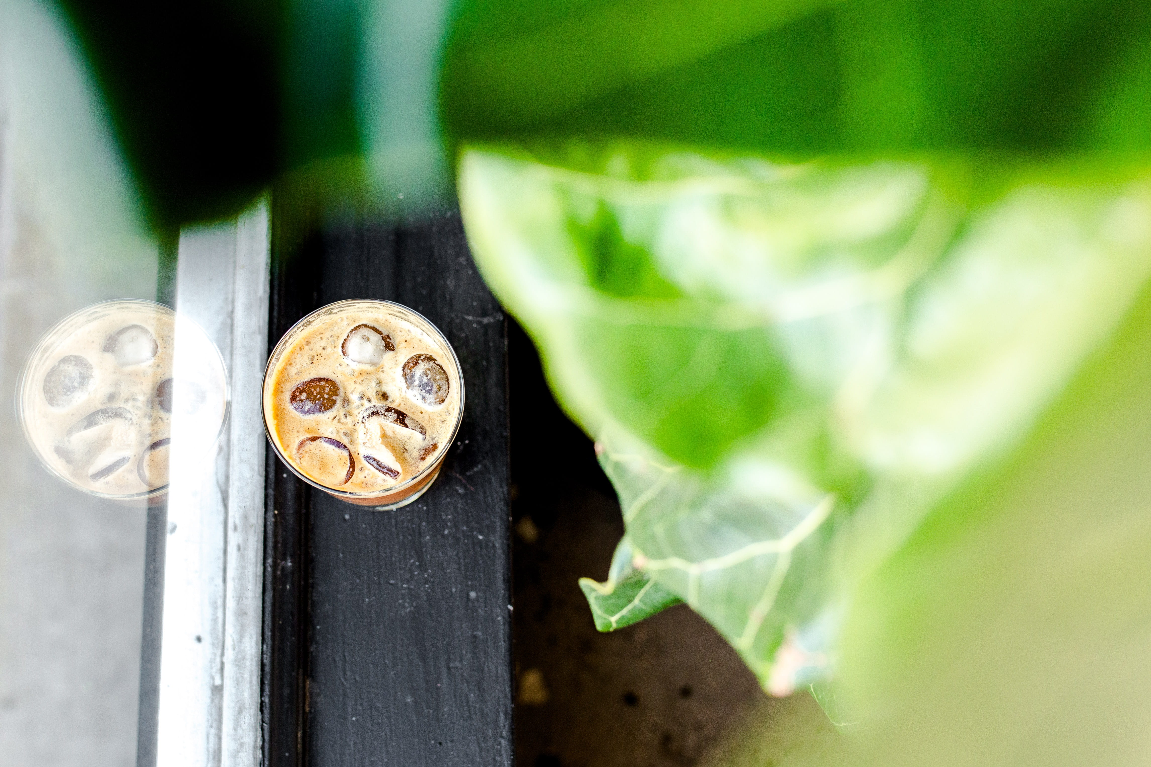 4K, green, window reflection, iced latte, selective focus, leaf, geometric shape, day, freshness, close-up, green color, windowsill, sunlight, cold, espresso, HD Wallpaper
