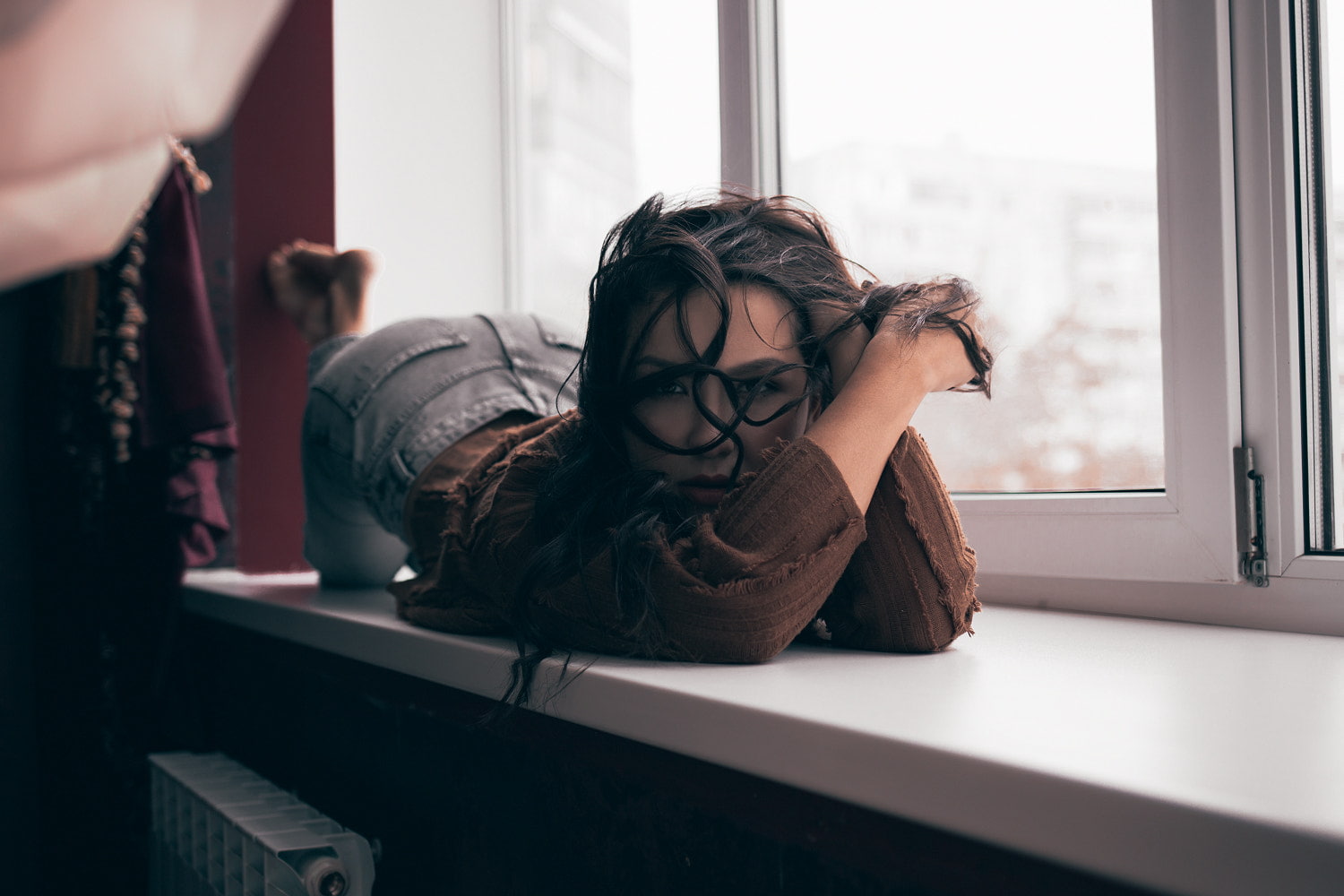 lying on front, home interior, hair in face, window, barefoot, dark eyes, headshot, face, brunette, relaxation, jeans, sitting, depth of field, indoors, HD Wallpaper