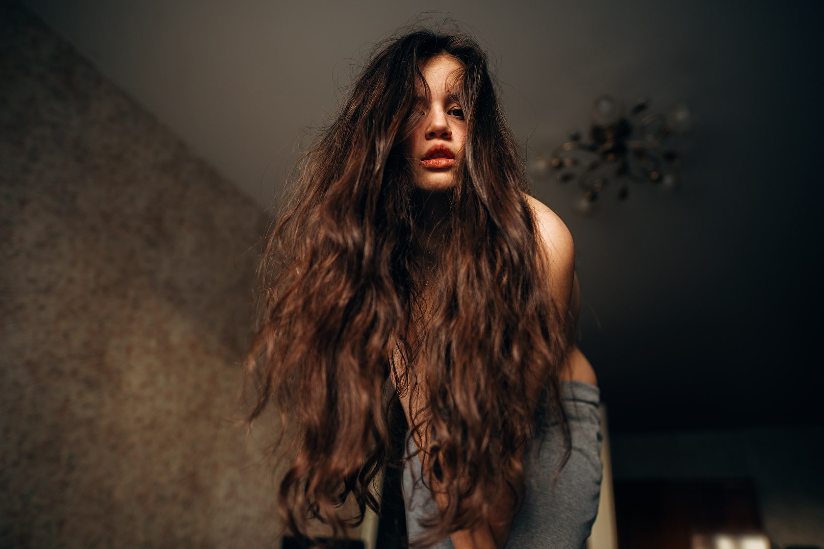 looking at camera, hair, young women, fleshy lips, brown hair, 720P, depth of field, wavy hair, Marat Safin, beautiful woman, one person, looking at viewer, HD Wallpaper