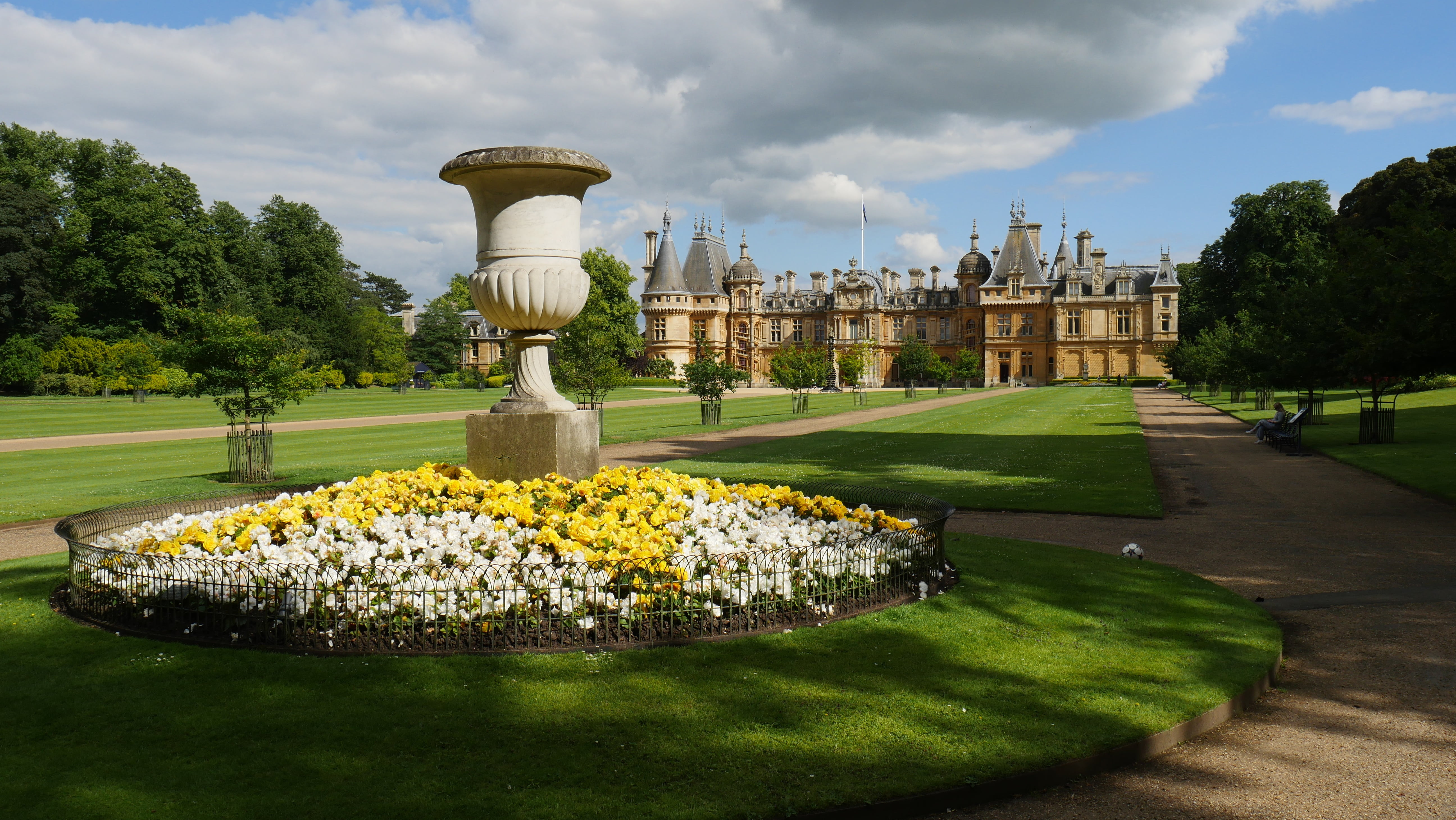 english, 5K, architecture, concrete, tree, statue, garden, history, day, country, white, park - man made space, cloud - sky, pot, hedge, grass, fountain, HD Wallpaper