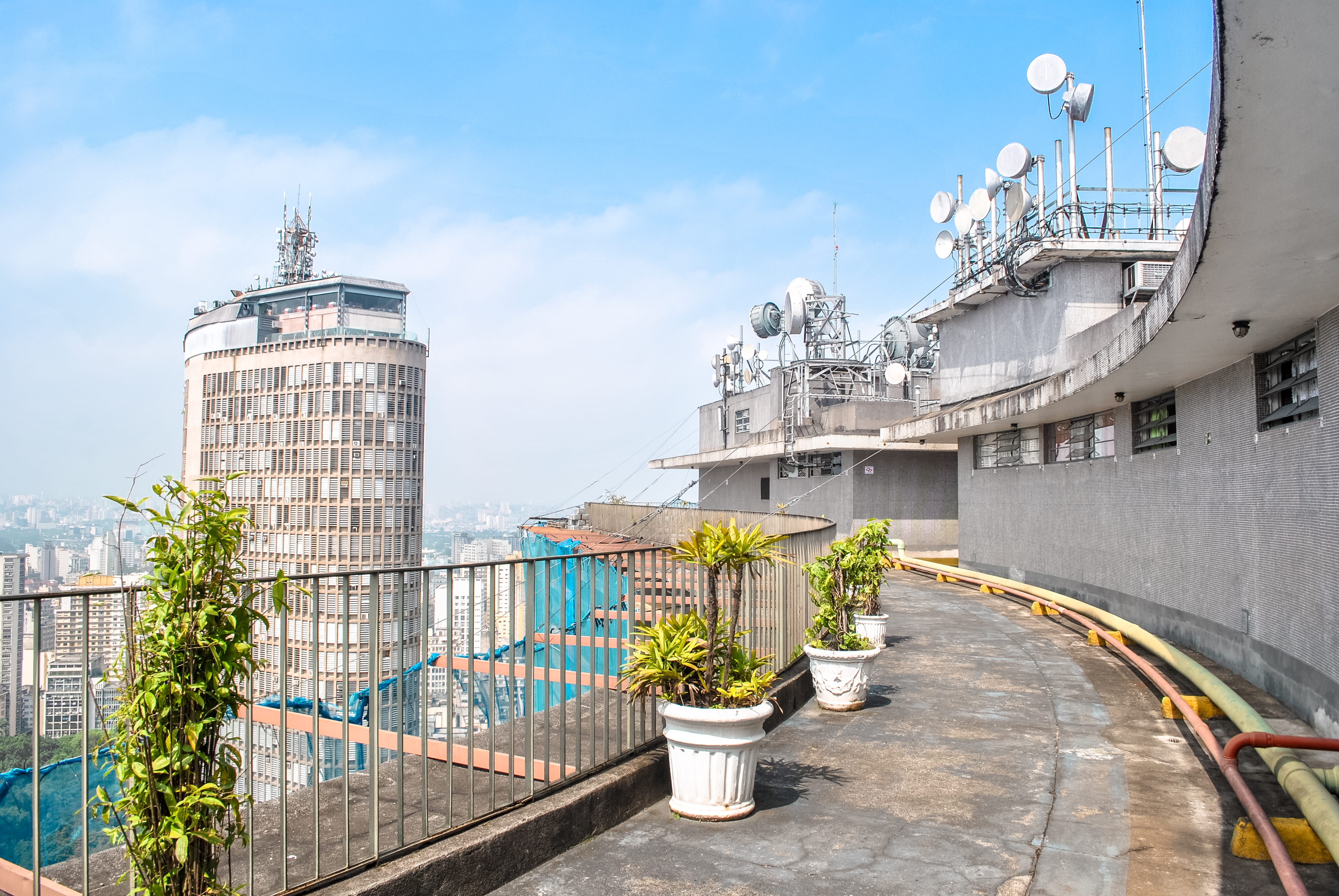 plant, barrier, cloud - sky, direction, no people, antenna, pots, boundary, railing, outdoors, handrails, concrete, architecture, near, 4K, sky, roof top, HD Wallpaper