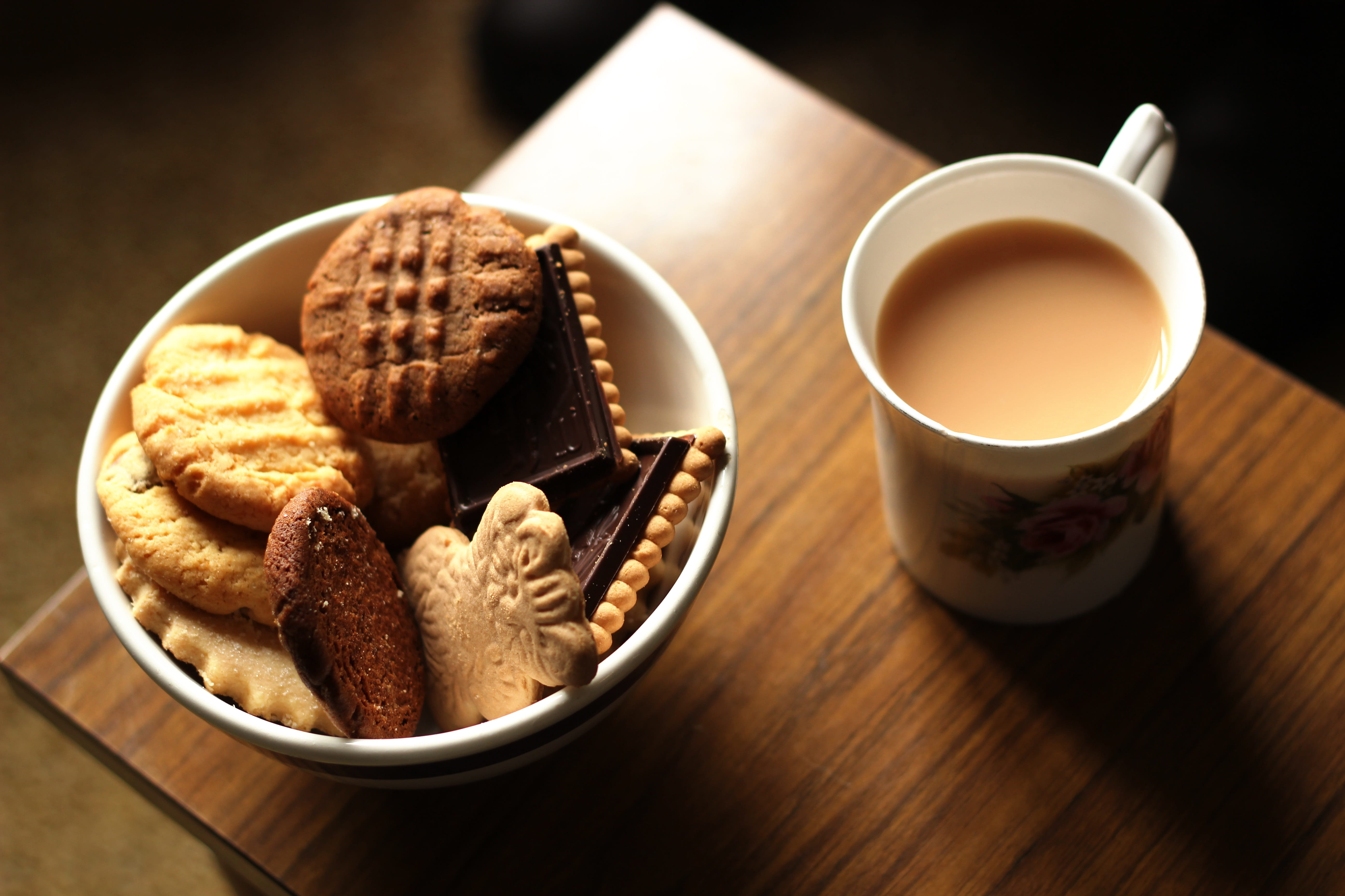 food and drink, warm, tea cup, lifestyle, temptation, wooden, food, indoors, drink, no people, bowl, wellbeing, wood - material, Chocolate, tea, still life, HD Wallpaper