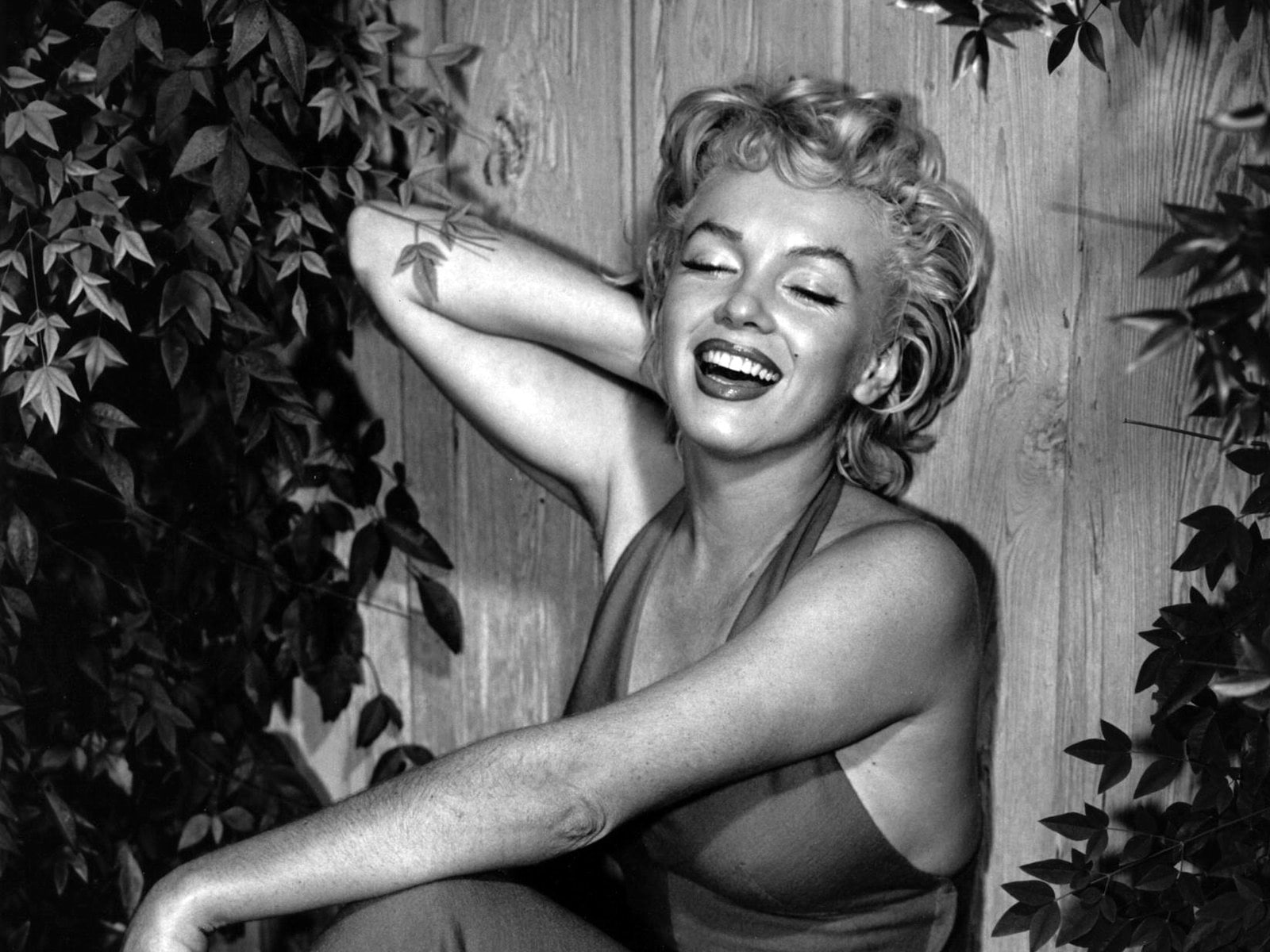 marilyn, curly hair, curly, laughing, photography, marilyn monroe, beauty, black and white, white, celebrities, monroe, hair, short, black, 720P, short, HD Wallpaper