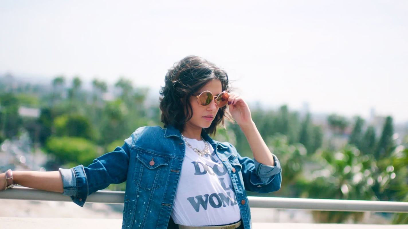 720P, looking into the distance, actress, brunette, women, women with shades, Naomi Scott, HD Wallpaper