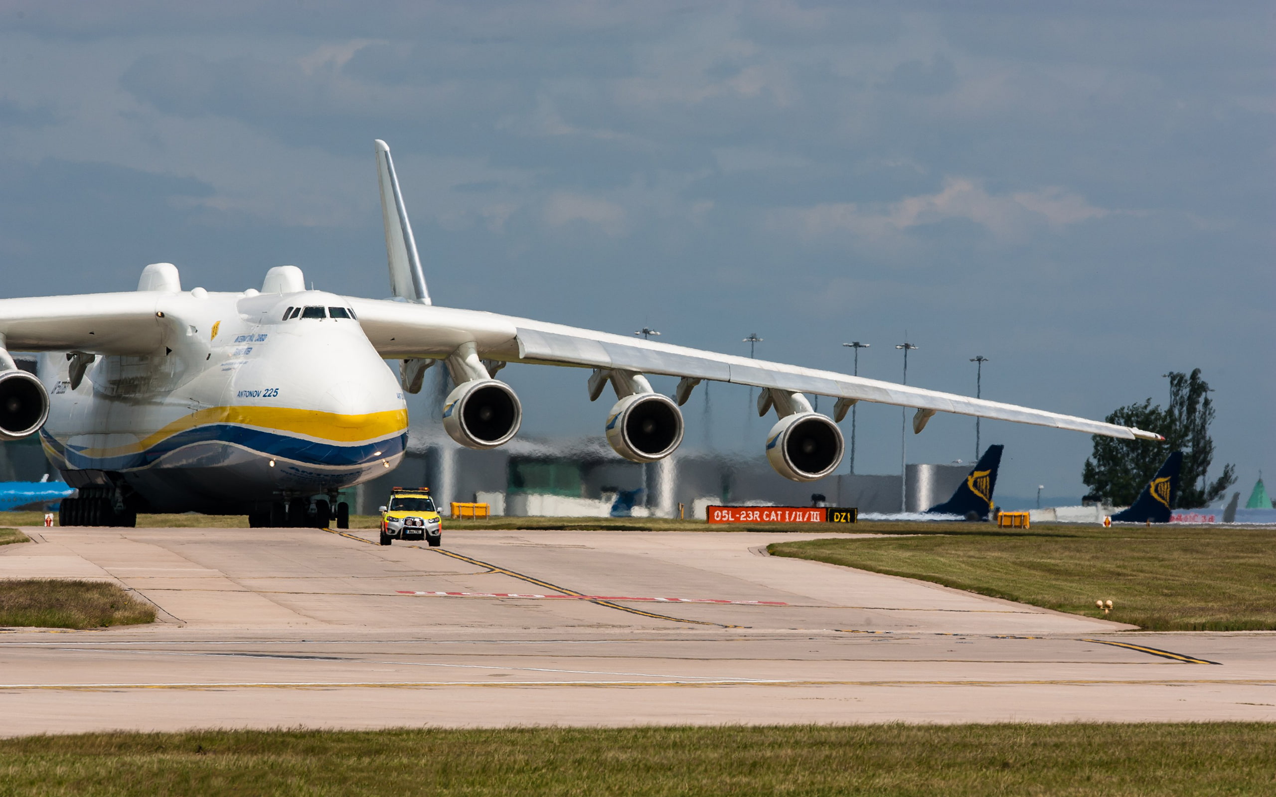 public transportation, transport, aerospace industry, cloud - sky, aircraft wing, Antonov An-225 Mriya, airport, sunlight, outdoors, airport runway, plane, HD Wallpaper