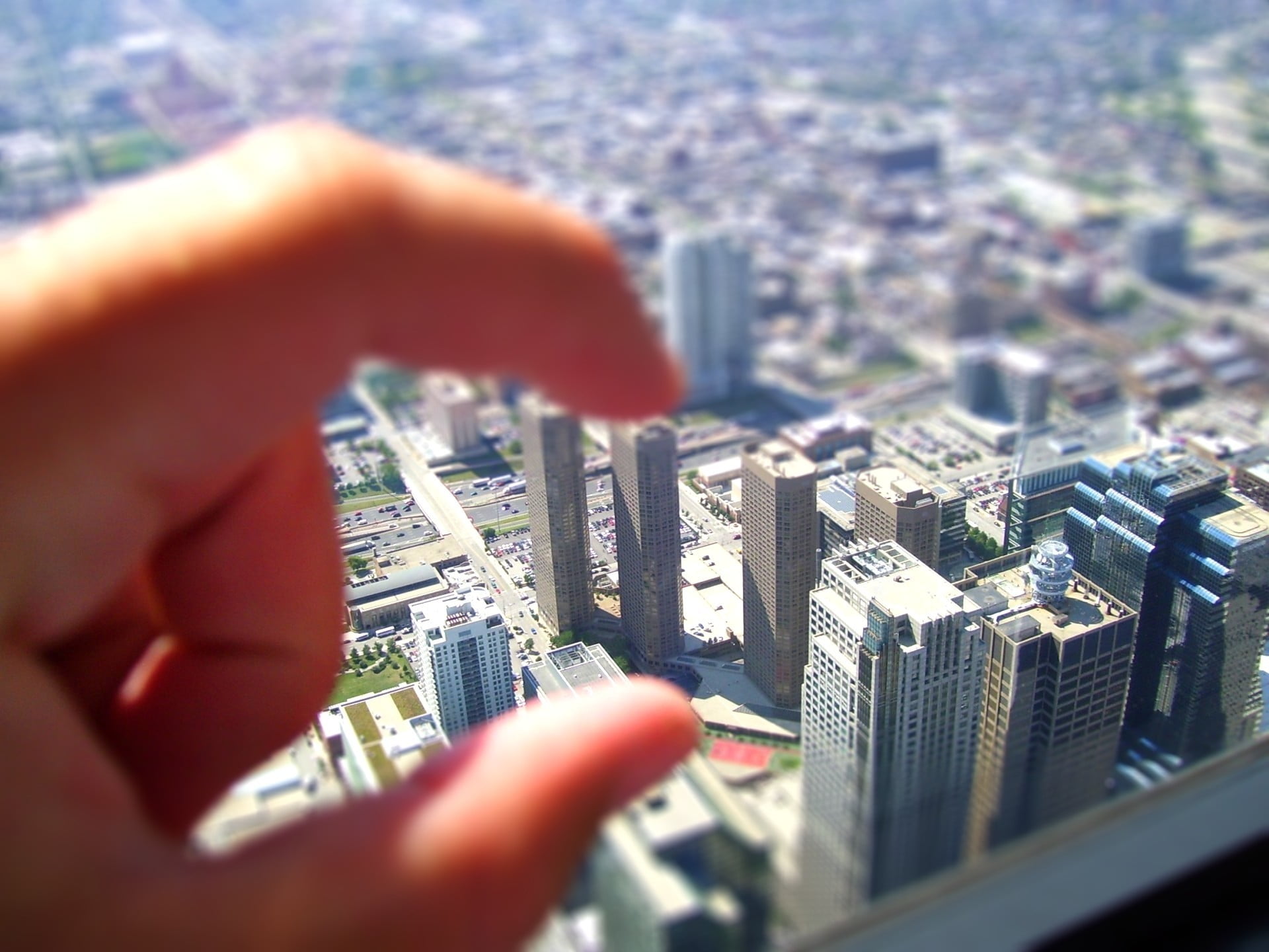 financial district, internet, electronics Industry, city life, selective focus, high, human Hand, miniature, holding, cityscape, d, outdoors, finger, minimalism, HD Wallpaper