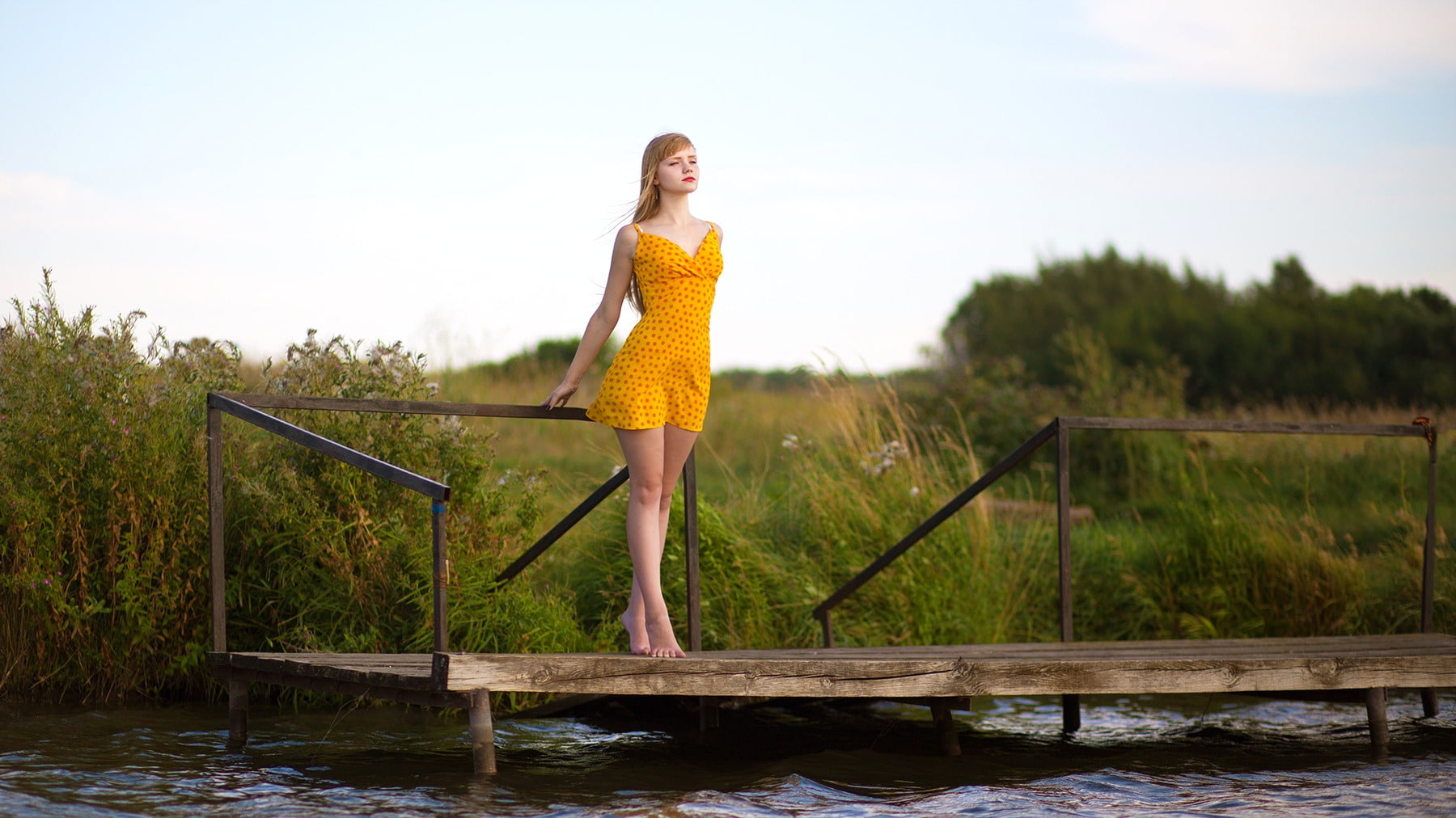 looking into the distance, standing, 720P, model, dress, yellow dress, blonde, depth of field, barefoot, women, outdoors, women outdoors, water, HD Wallpaper