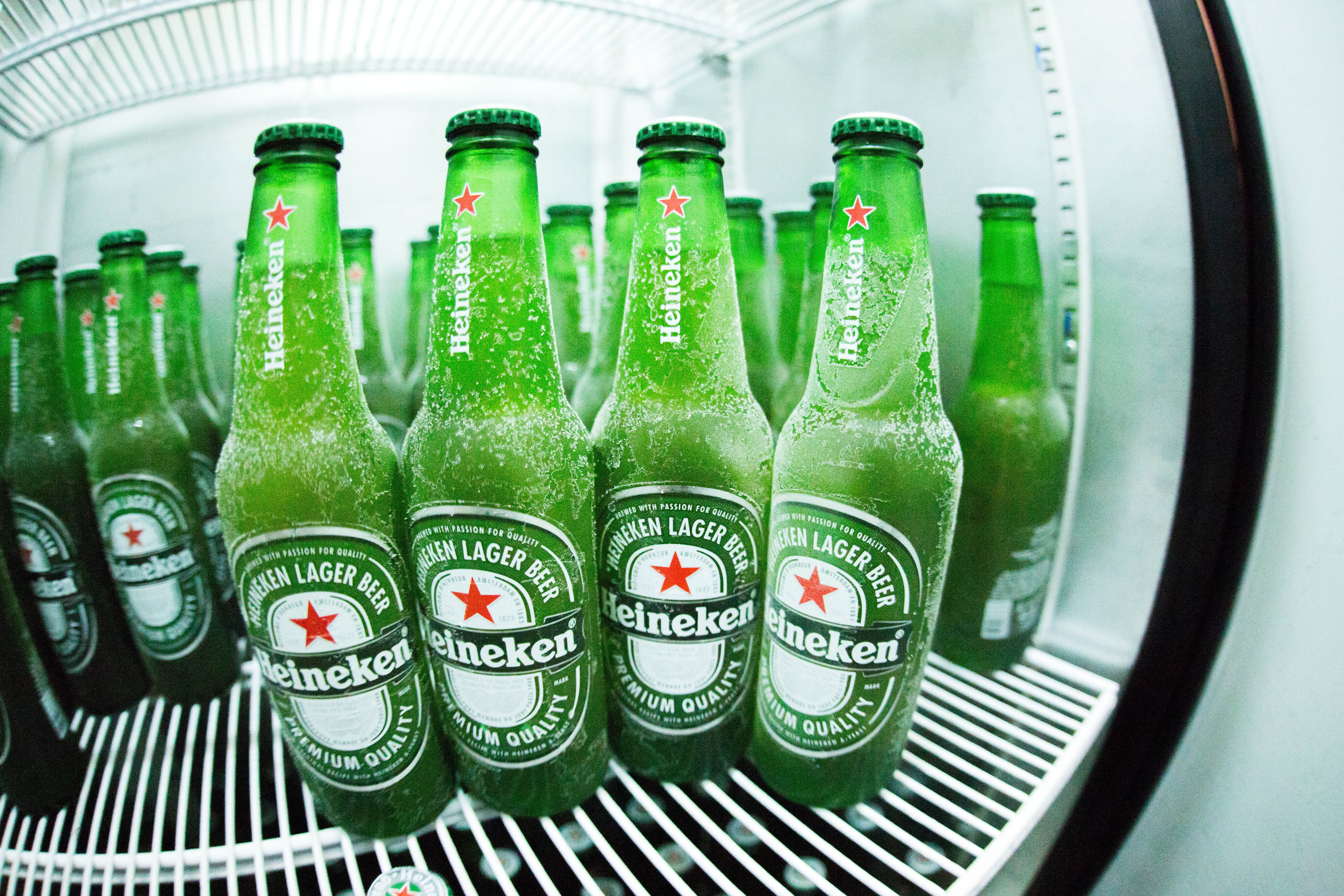 beverages, factory, green color, group of objects, heineken, no People, lager, container, food And Drink, beer Bottle, refreshment, wine bottle, glass - Material, HD Wallpaper