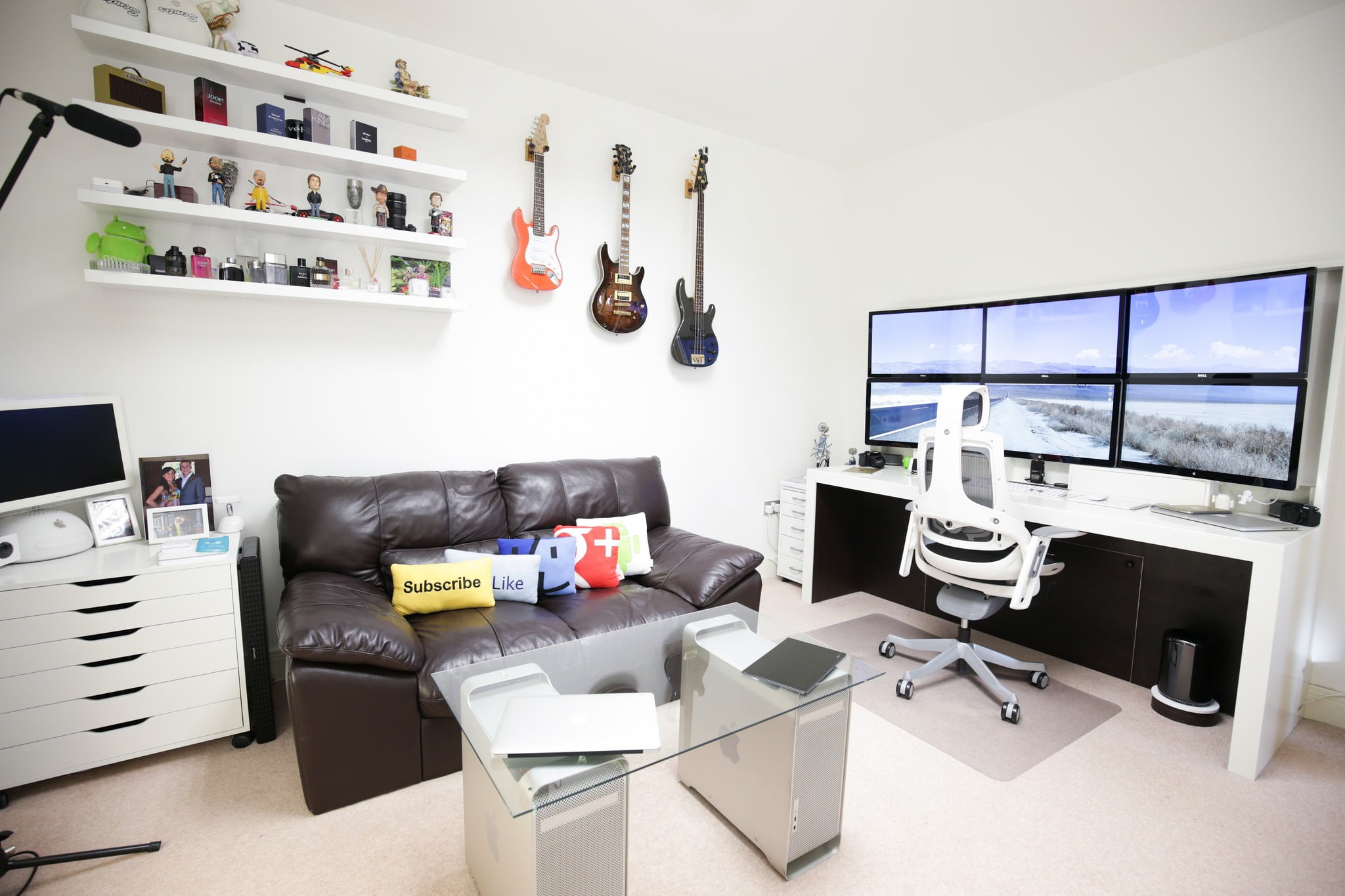 desk, white, chair, table, black, indoors, interior, arts culture and entertainment, computer monitor, living room, home interior, television set, computer equipment, HD Wallpaper