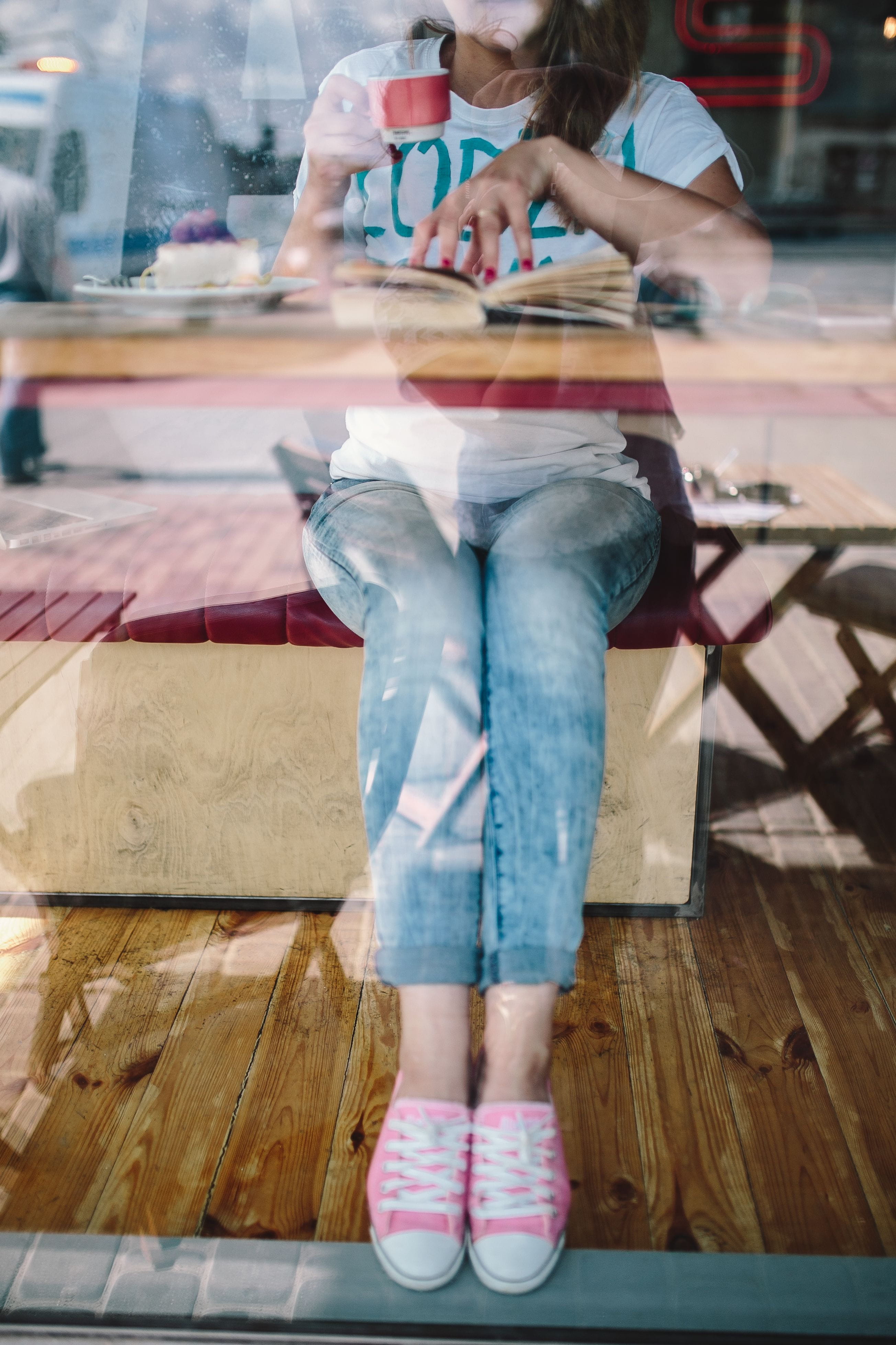 people, shop, coffee shop, real people, reflection, caucasian, females, coffee - Drink, young, innocence, reading book, reading, young Adult, women, casual clothing, Phone HD Wallpaper