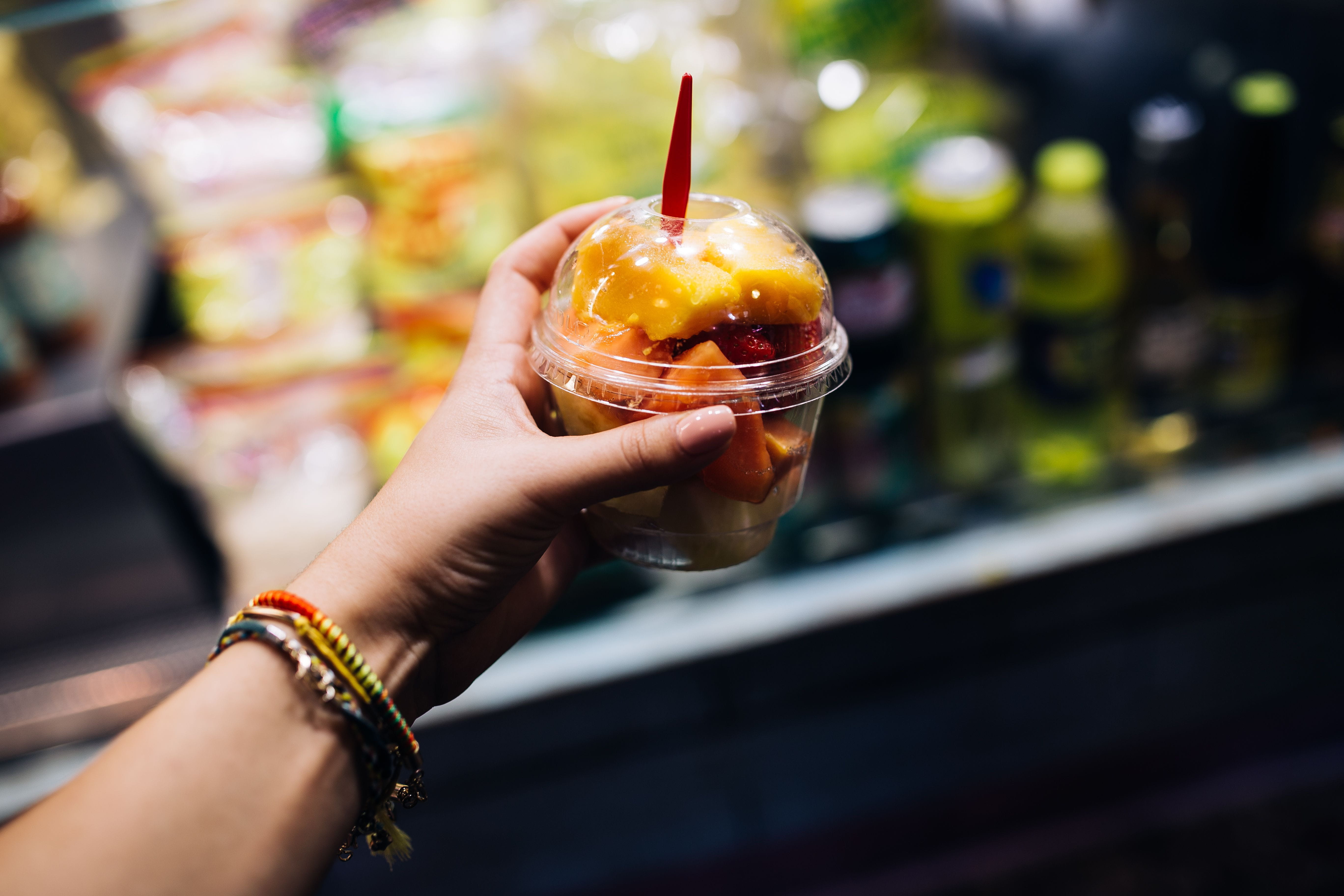 indulgence, finger, people, freshness, focus on foreground, La Boqueria, 5K, frame, fruits, vitamin, human Hand, lifestyles, sweet food, women, human body part, HD Wallpaper