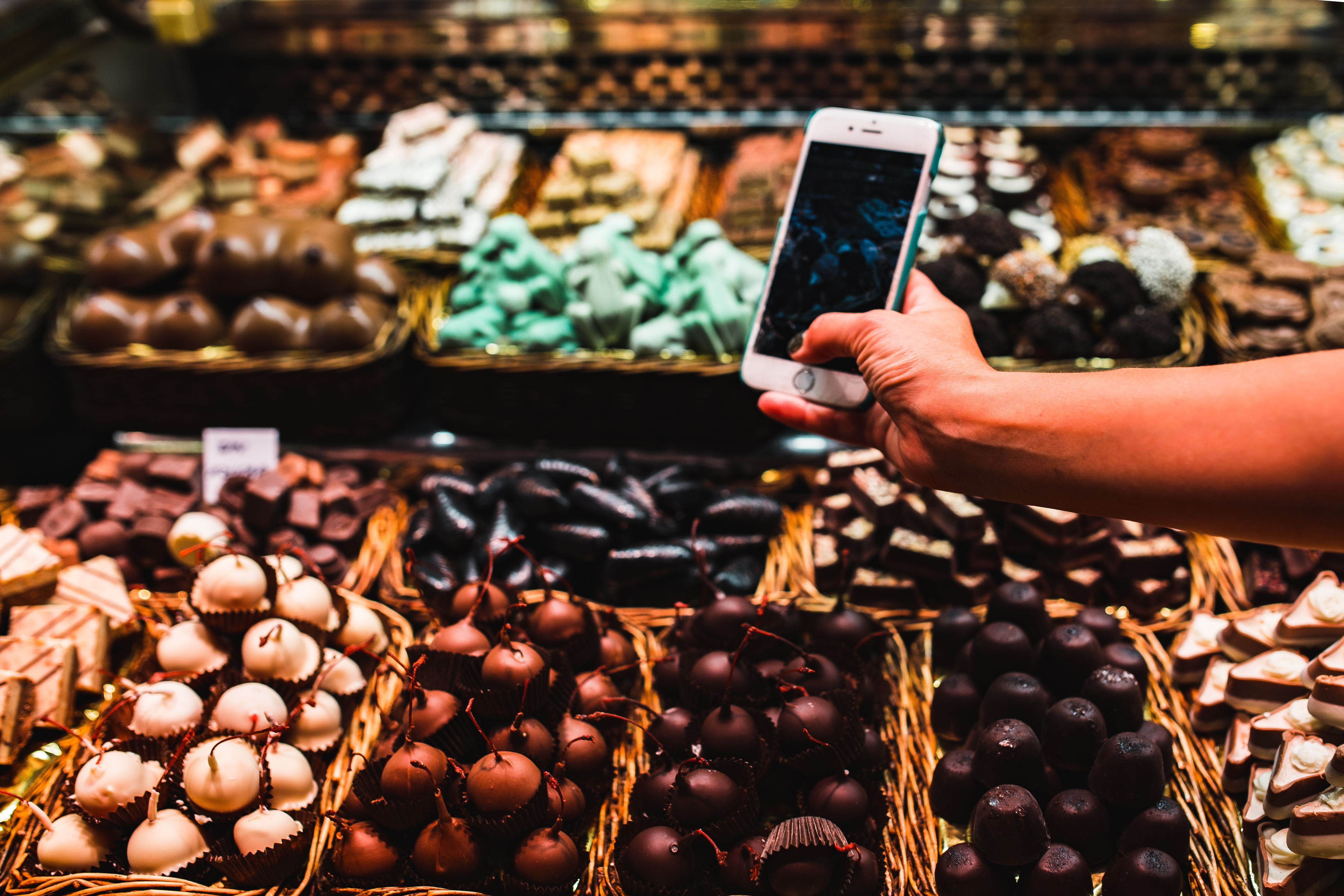 healthy, human Hand, smart phone, store, boqueria, communication, hand, women, colorful, abundance, freshness, market, la, variation, wireless technology, HD Wallpaper