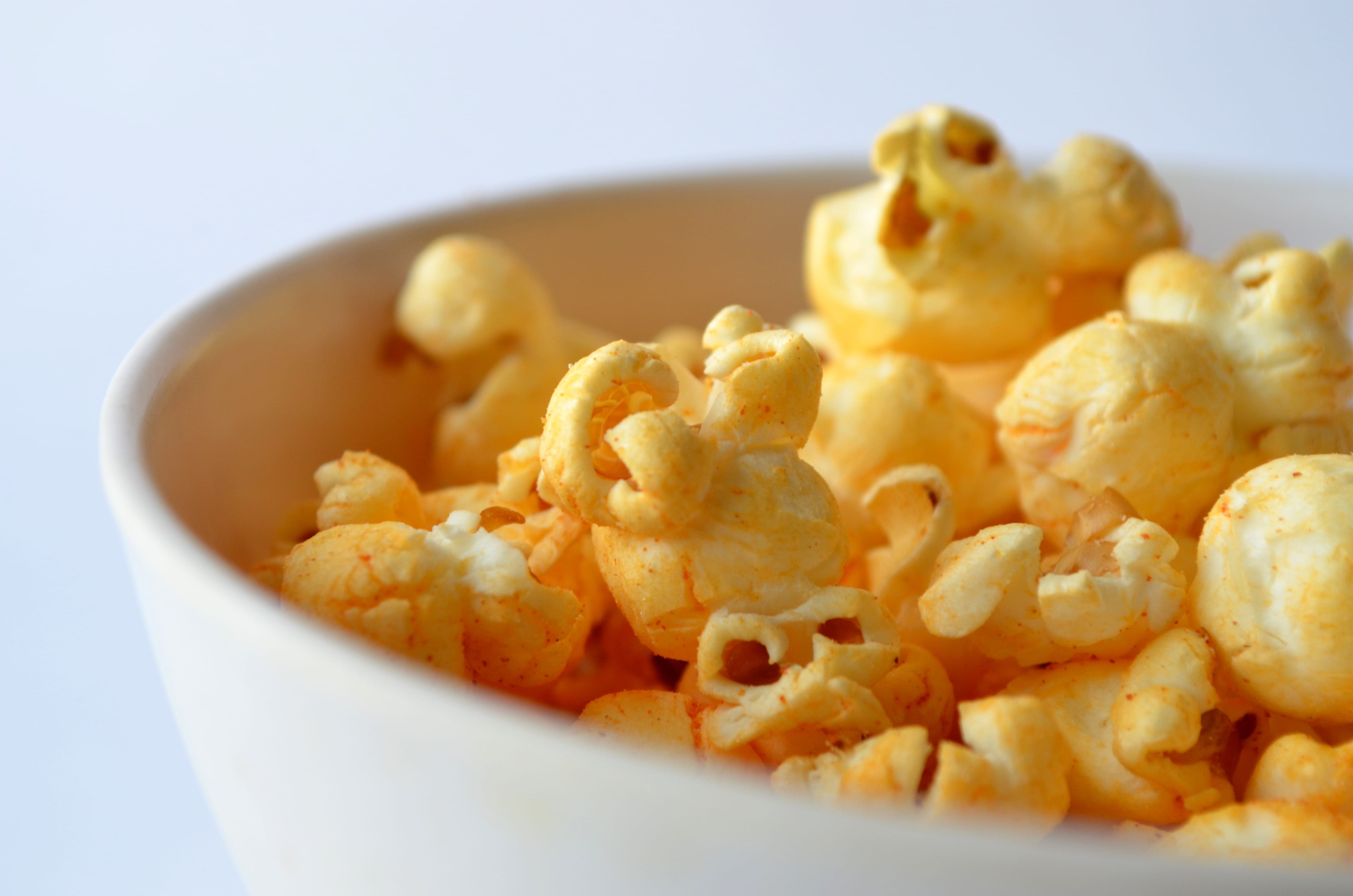indoors, studio shot, close, colored background, 4K, wellbeing, food and drink, healthy eating, no people, fast food, puffed, meal, corn, popcorn, view, HD Wallpaper