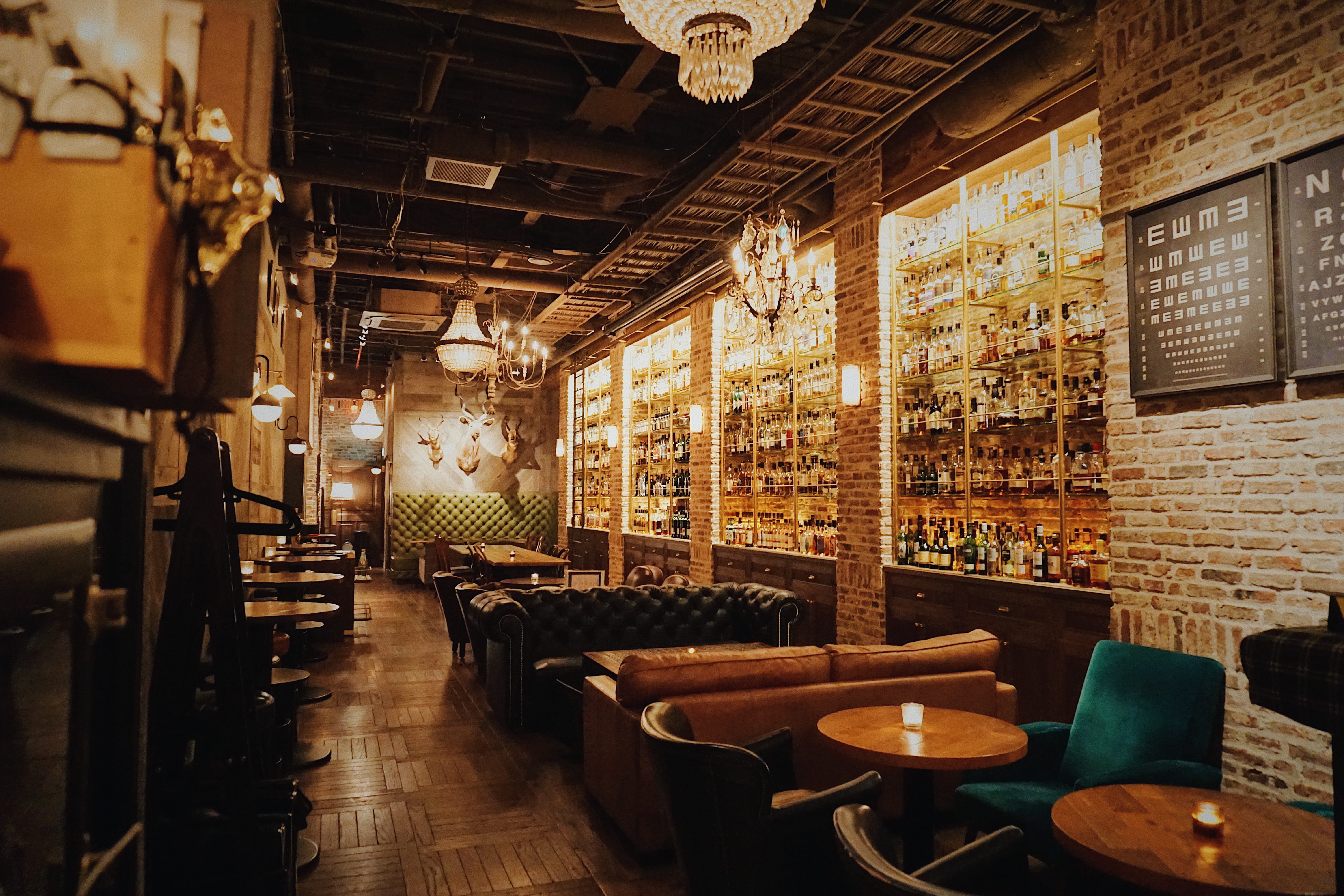 food and drink, 5K, illuminated, flooring, absence, domestic room, day, tokyo, large group of objects, whisky, business, building, architecture, ceiling, HD Wallpaper