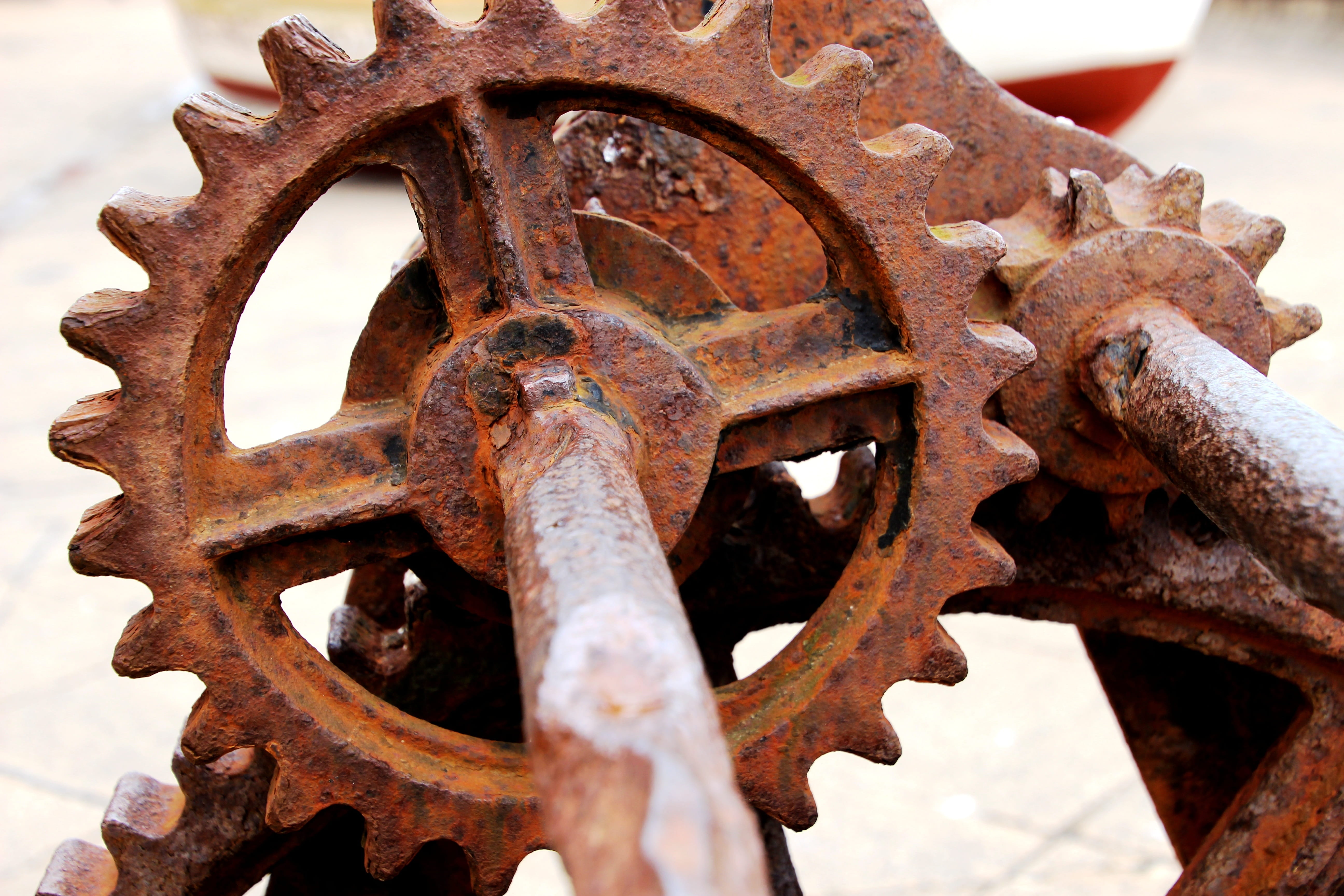 run-down, mechanism, engineering, cogwheel, aged, work, focus on foreground, machine, design, day, hand, rustic, gear, iron - metal, weathered, rusted, HD Wallpaper