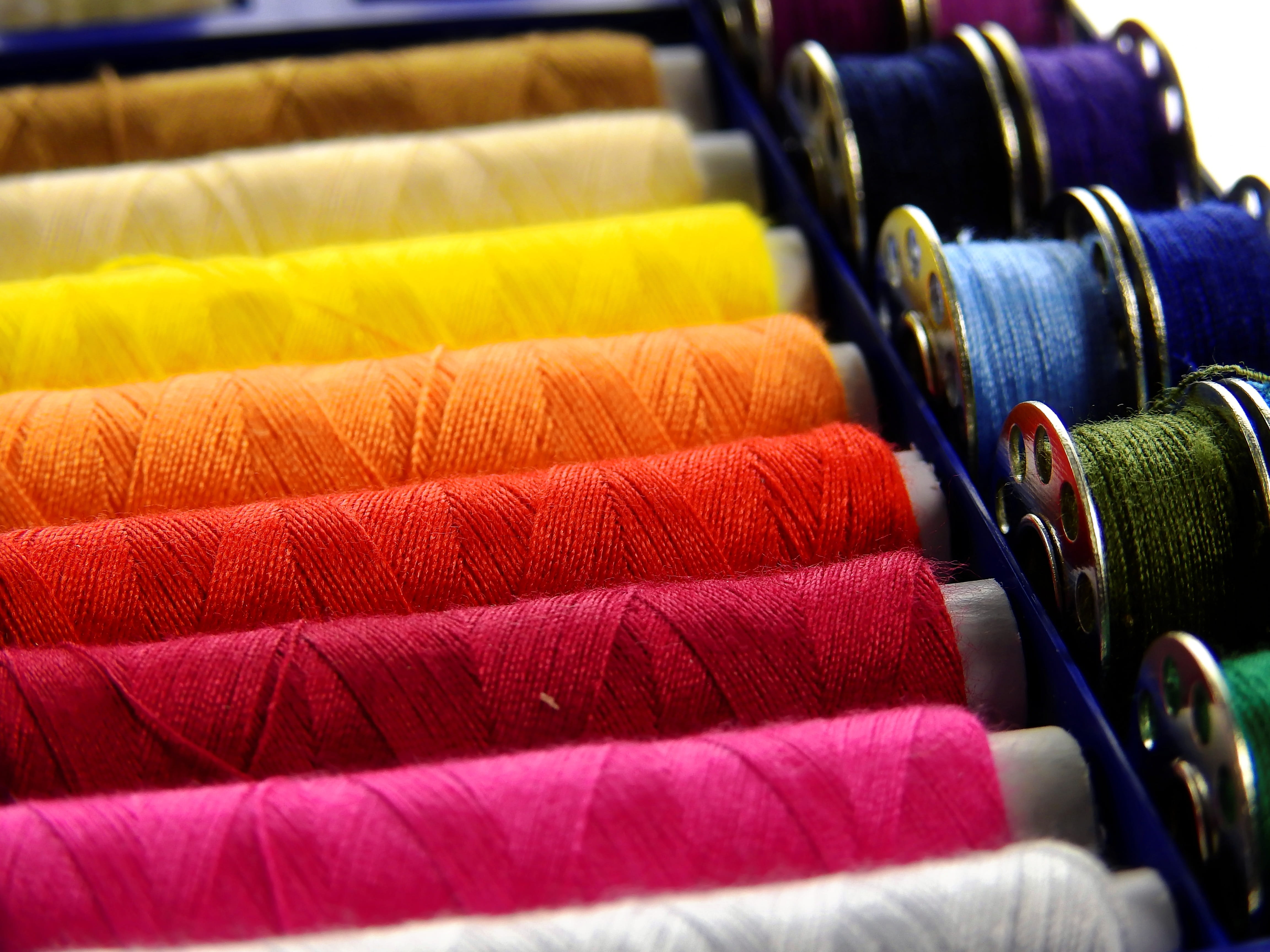 bobbin, multi colored, spool, industry, close-up, in a row, textile, art and craft, design, still life, craft, threads, variation, selective focus, yarn, HD Wallpaper