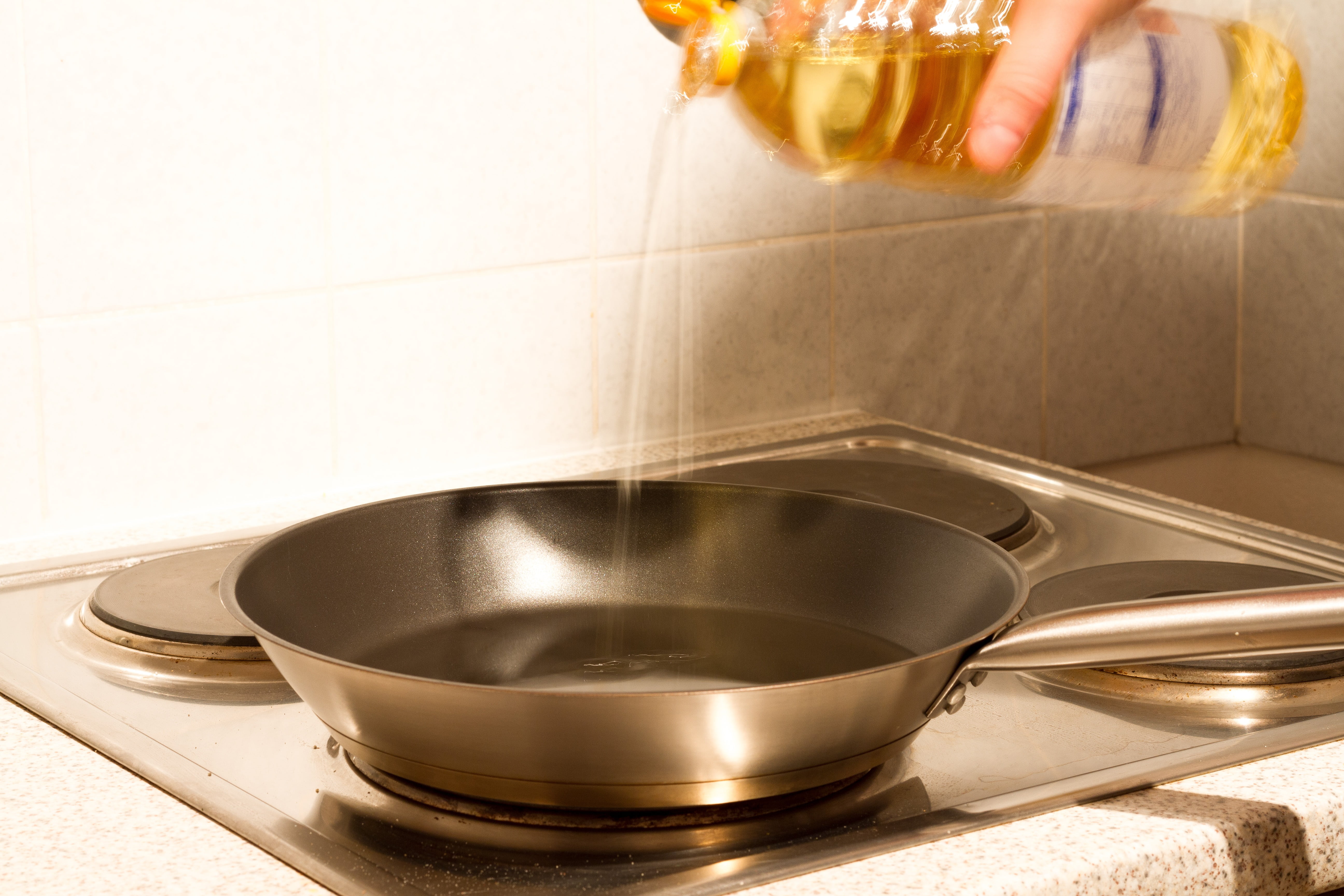 person, domestic life, human body part, pouring, preparing food, oil, food and drink, lifestyles, 5K, hand, domestic kitchen, pan, cooking pan, stove, HD Wallpaper