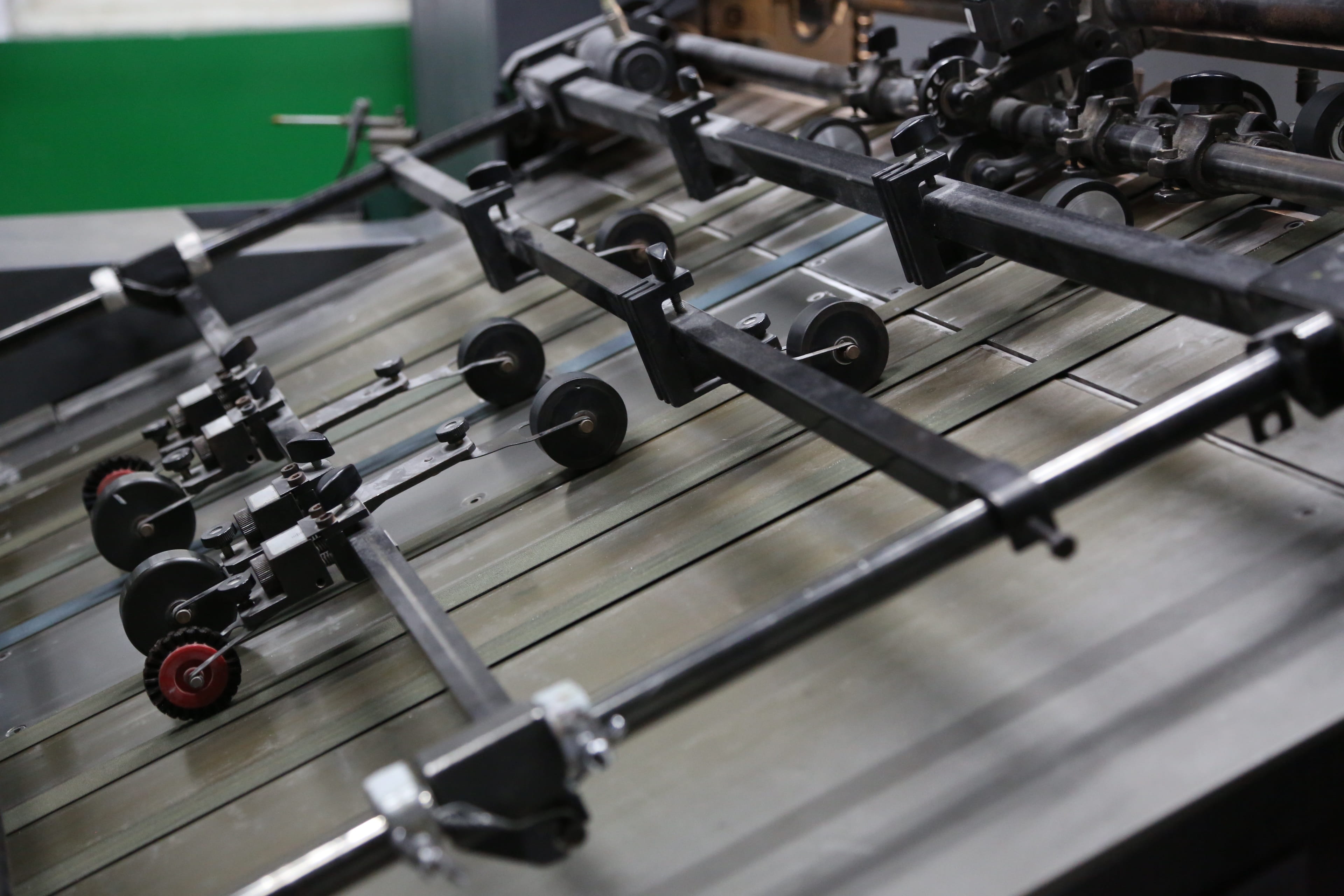 relaxation, high angle view, equipment, black color, retro styled, offset printing macine, music, printing services, close-up, manufacturing equipment, HD Wallpaper