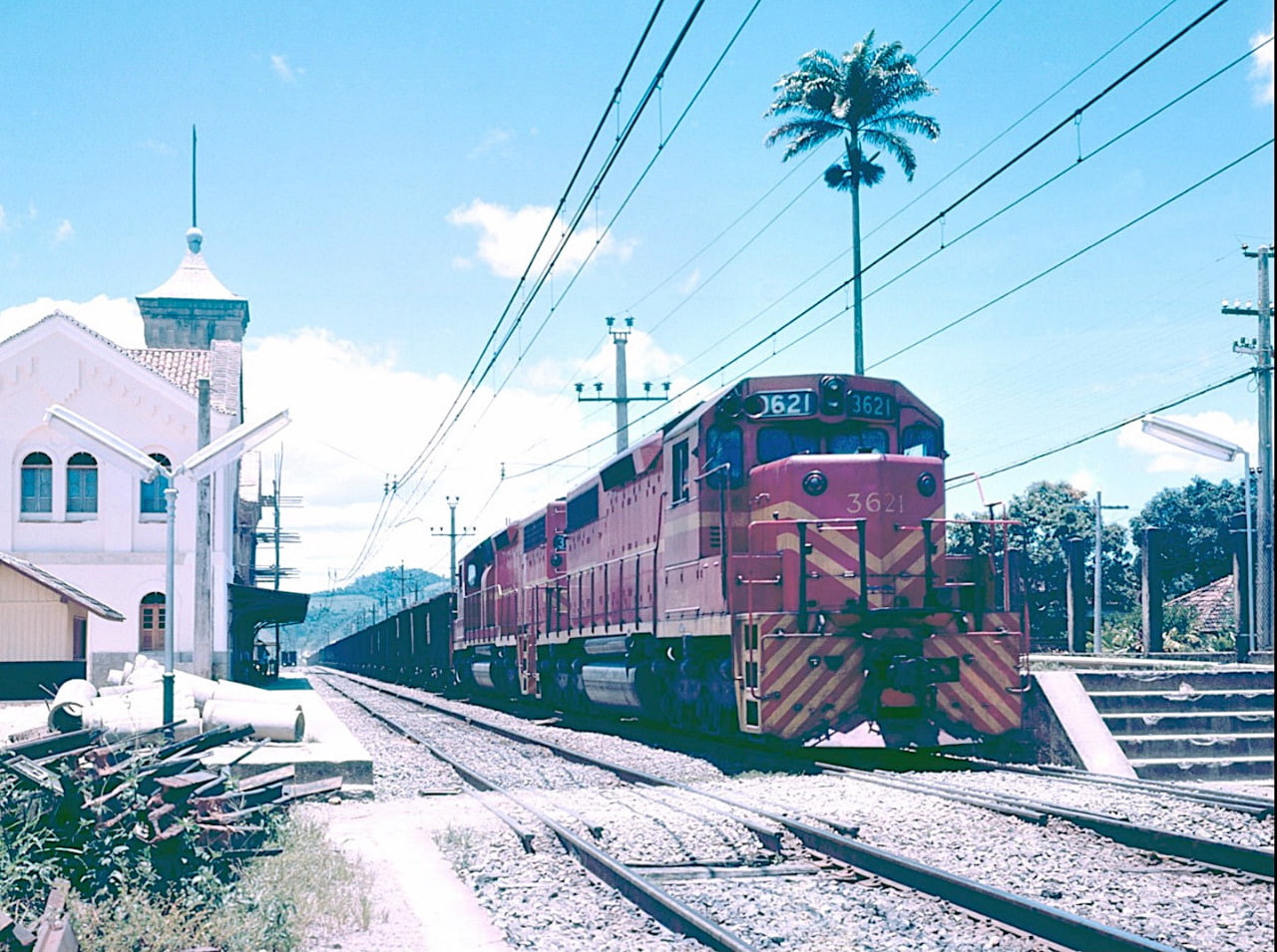 railroad track, built structure, train, 720P, architecture, cloud - sky, travel, cable, public transportation, rail transportation, power supply, locomotive, HD Wallpaper