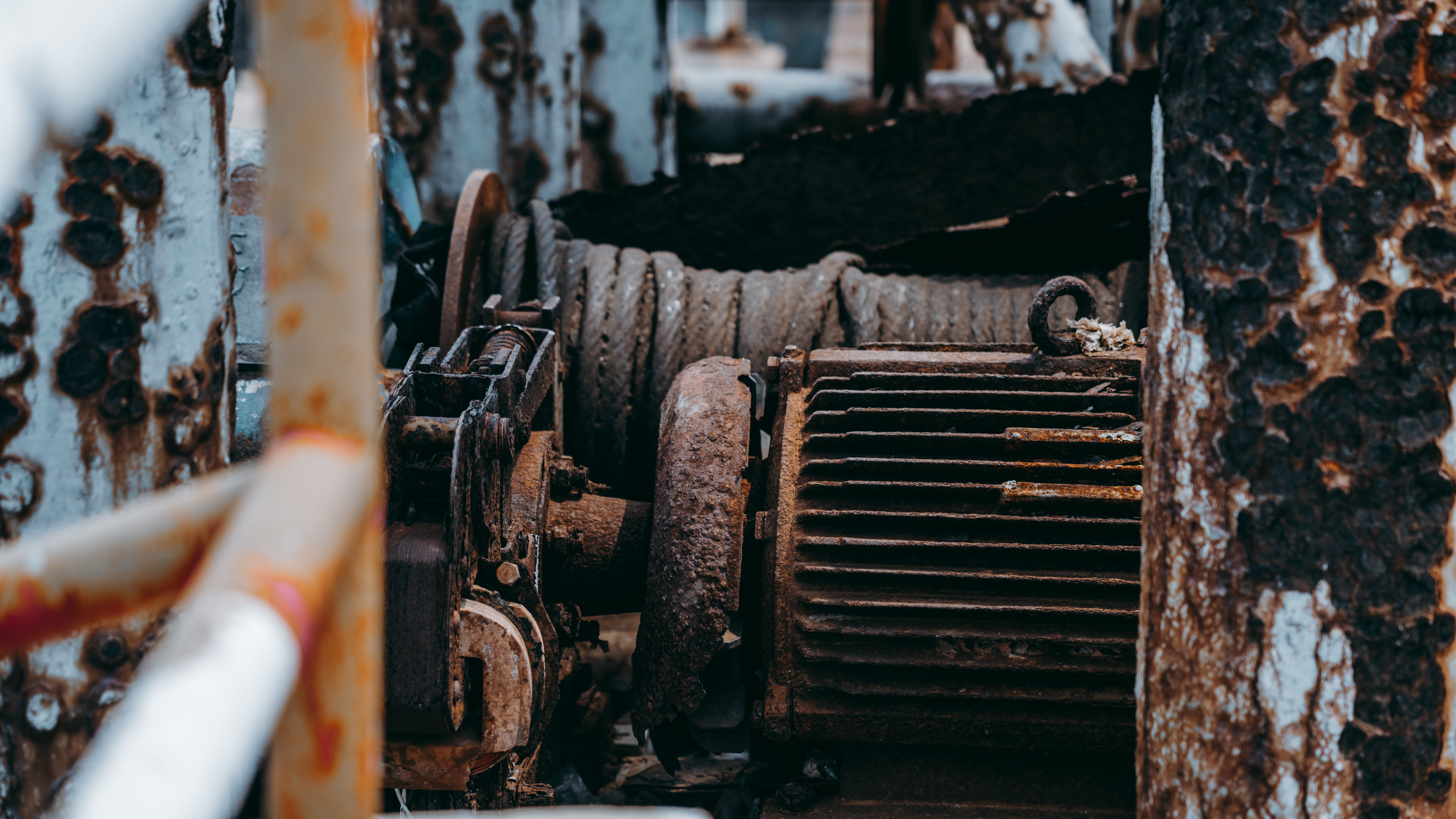 nature, rust, weathered, screw, cylinder, architecture, damaged, rusty, day, rotor, drive shaft, human, person, metal, motor, wood - material, deterioration, HD Wallpaper