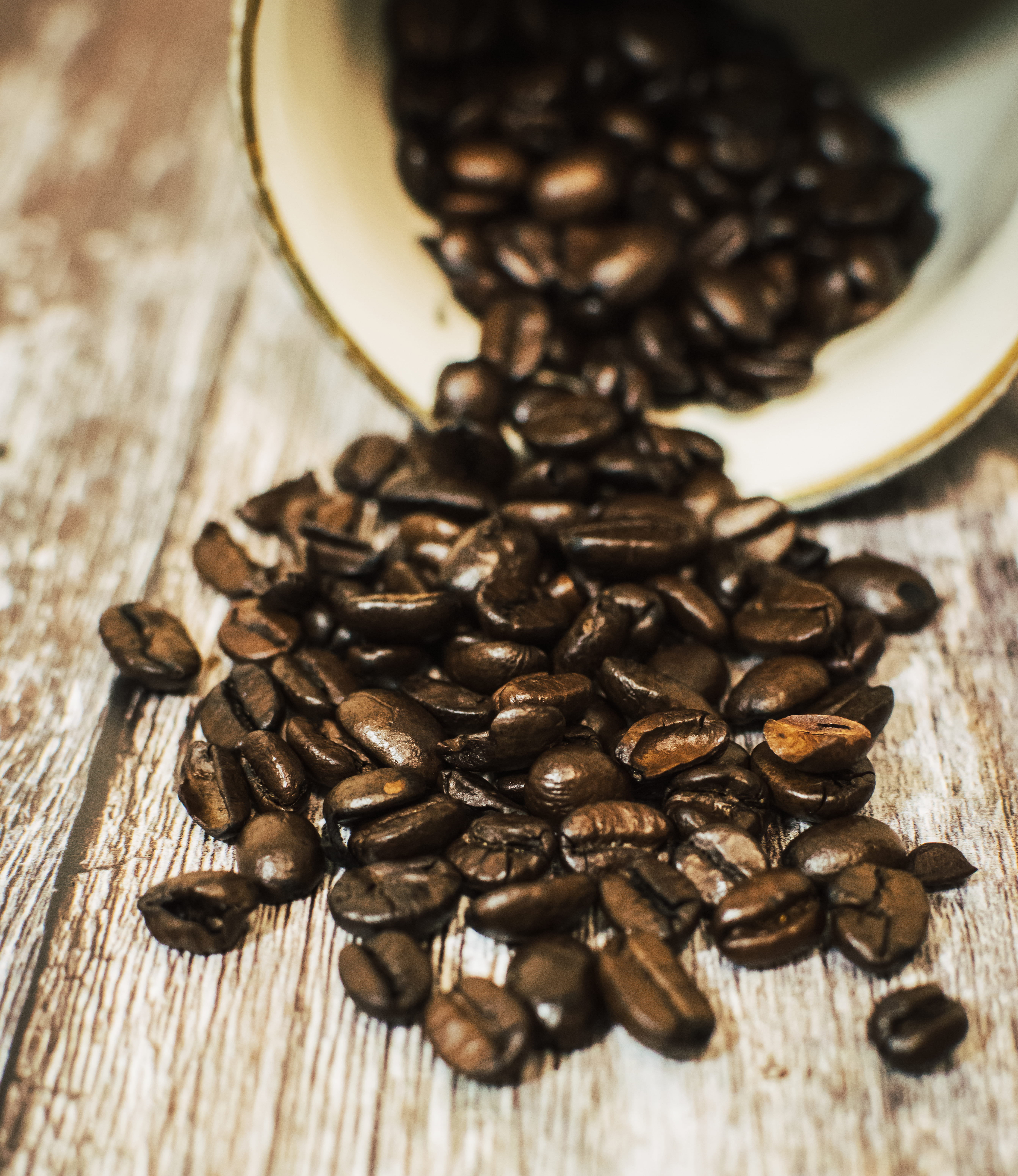 selective focus, focus, wood - material, black coffee, caffeine, roasted coffee beans, food and drink, blur, 5K, coffee - drink, depth of field, still life, Phone HD Wallpaper