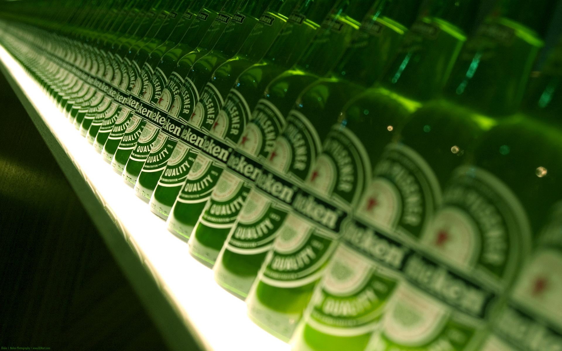 green, communication, selective focus, in a row, business, bottle, 1080P, large group of objects, beer, order, close-up, bottles, text, green color, food and drink, HD Wallpaper
