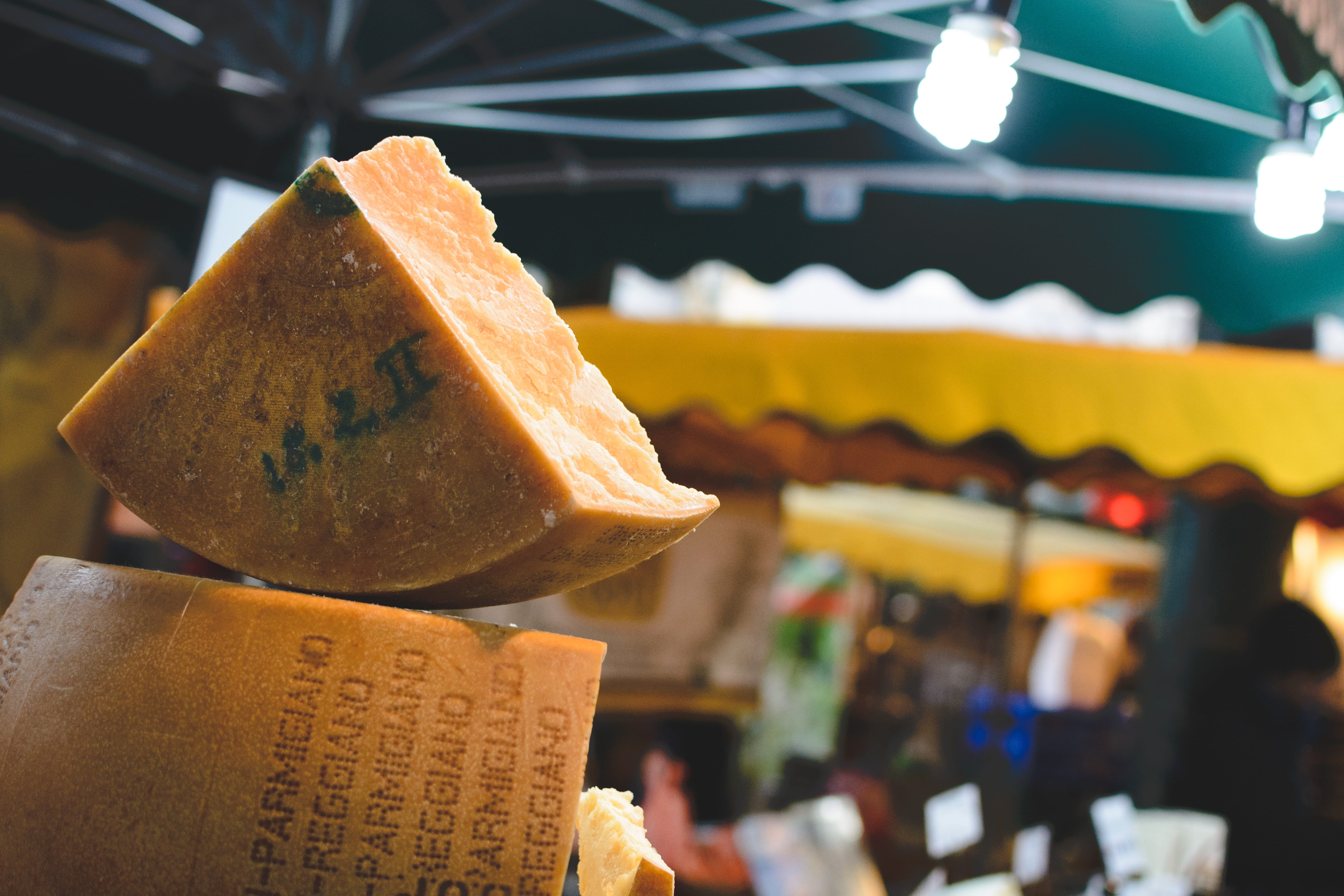 bread, indoors, store, food and drink, 5K, Piece, food, stack, yellow, snack, day, dairy product, retail, market, freshness, focus on foreground, Gouda cheese, HD Wallpaper