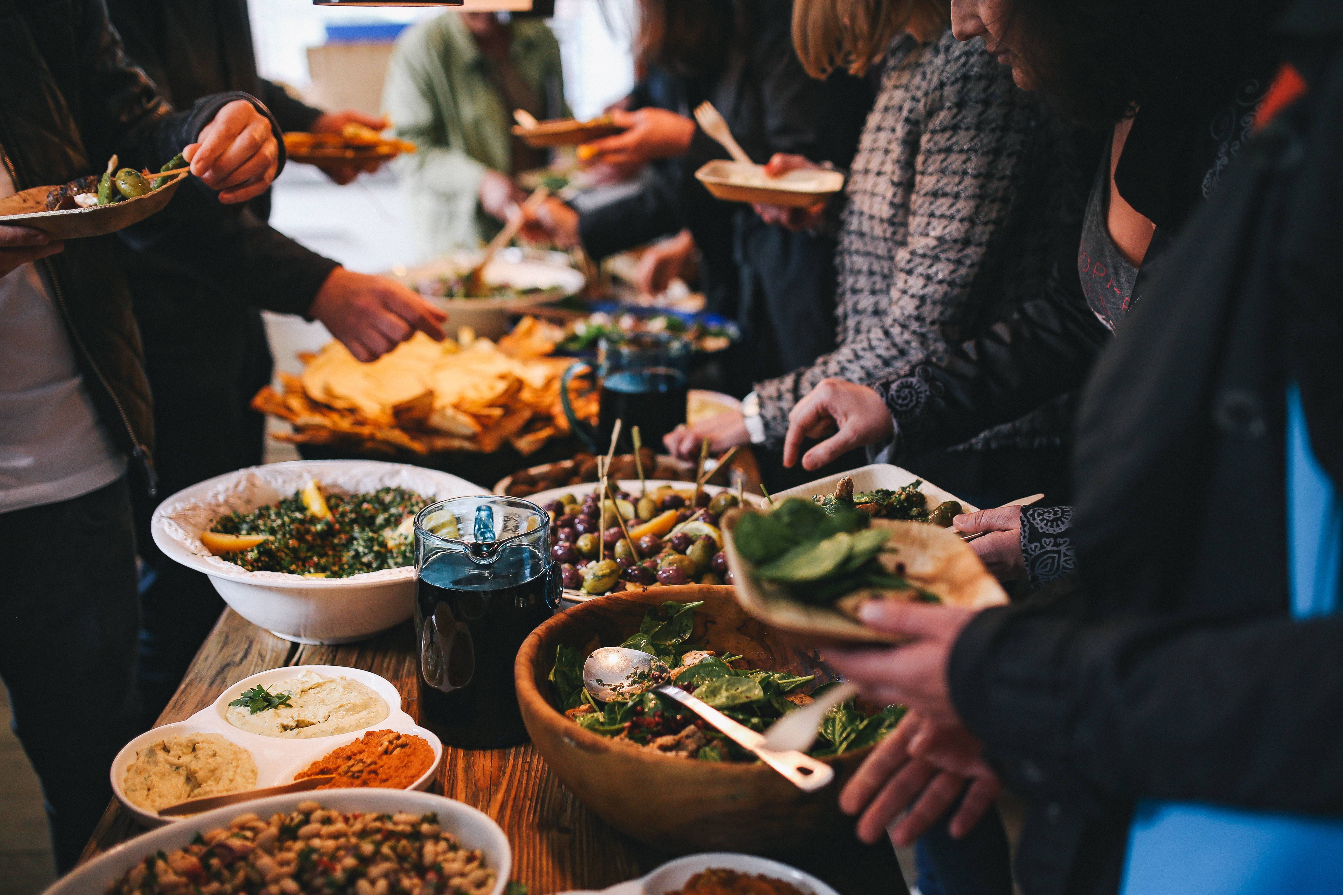 selective focus, picnic, meal, real people, women, lifestyles, plate, cultures, table, friendship, 5K, rich, medium group of people, market, adult, group of people, HD Wallpaper