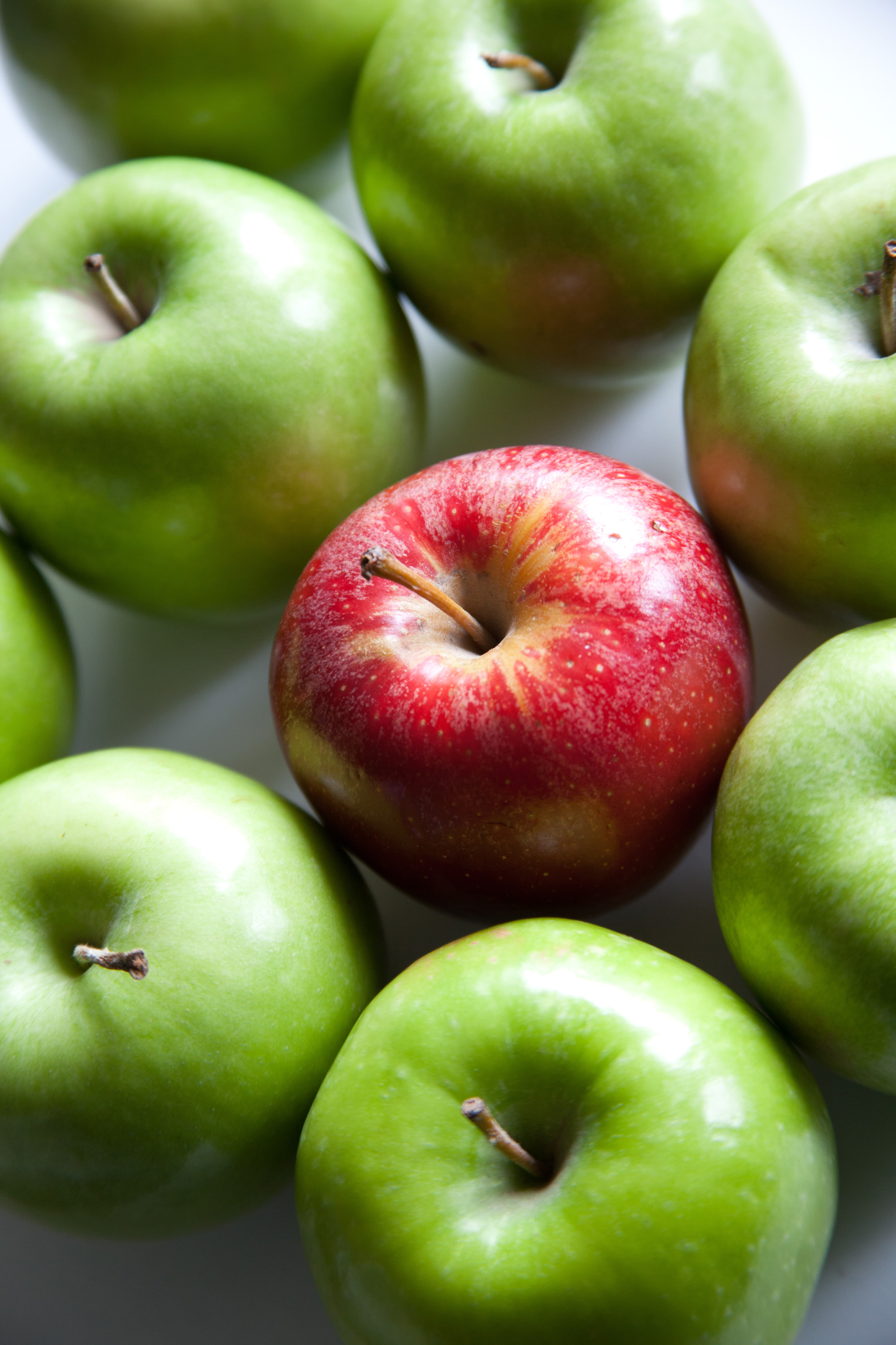 dieting, apple - Fruit, Stand out, 5K, apples, healthy Eating, Apple, green, red, green Color, freshness, food, fruit, organic, Phone HD Wallpaper