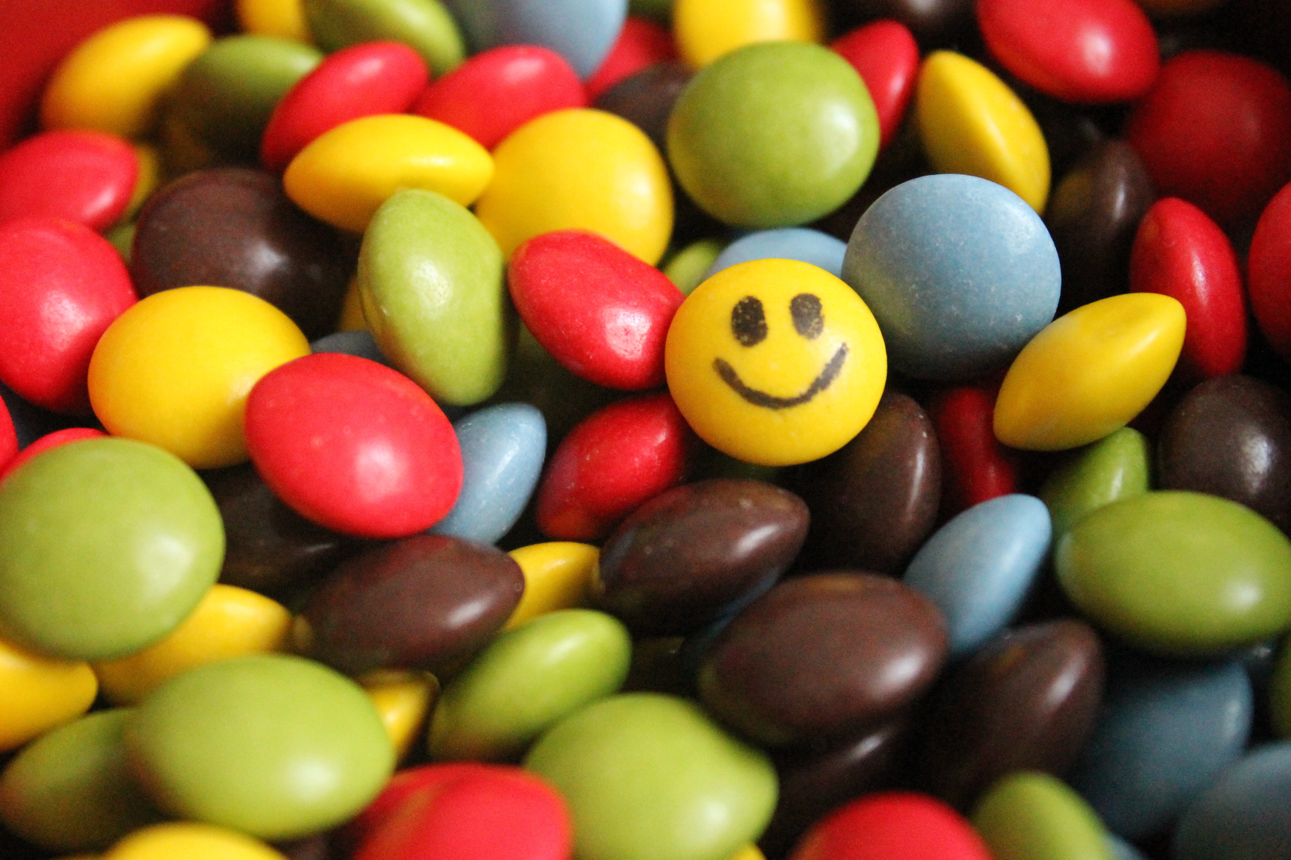 medical, smiley, green, candies, food and drink, no people, tablets, sweet, still life, close-up, food, dietary supplements, smarties, yellow, smile, indulgence, HD Wallpaper