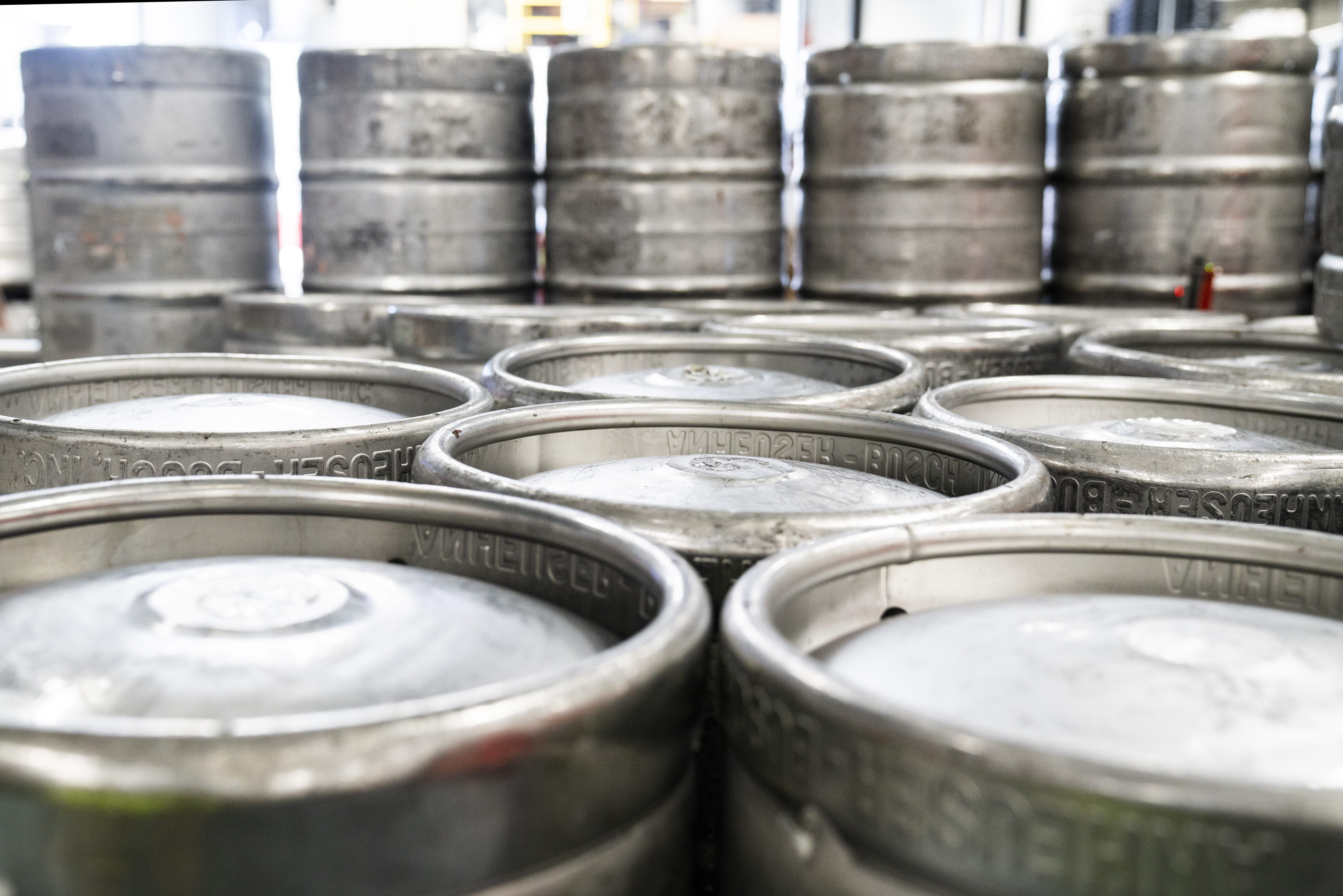 silver colored, storage, close, warehouse, alloy, metal, still life, stack, keg, brewery, silver, food and drink, indoors, large group of objects, beer, HD Wallpaper