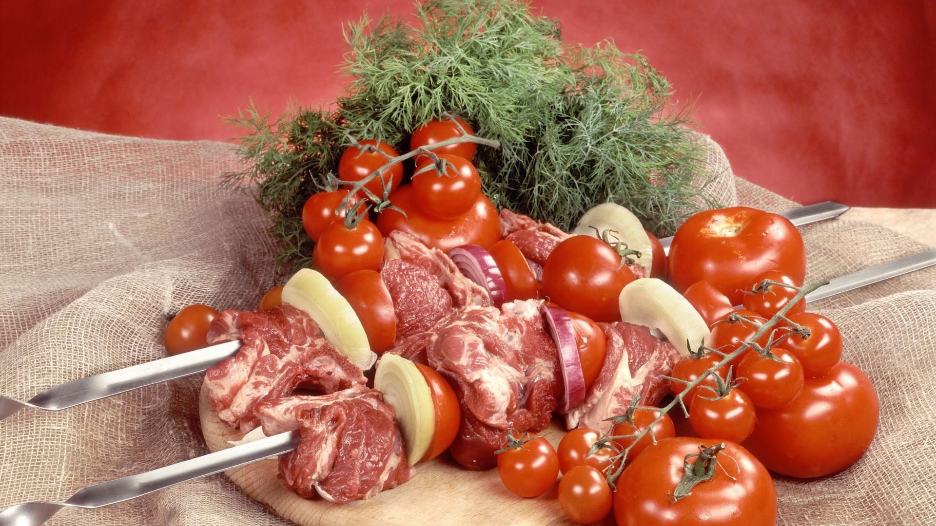 raw food, 1080P, Meat, sausage, healthy eating, tomato, Tomatoes, food and drink, processed meat, Shish kebab, eating utensil, food, herb, kitchen utensil, HD Wallpaper