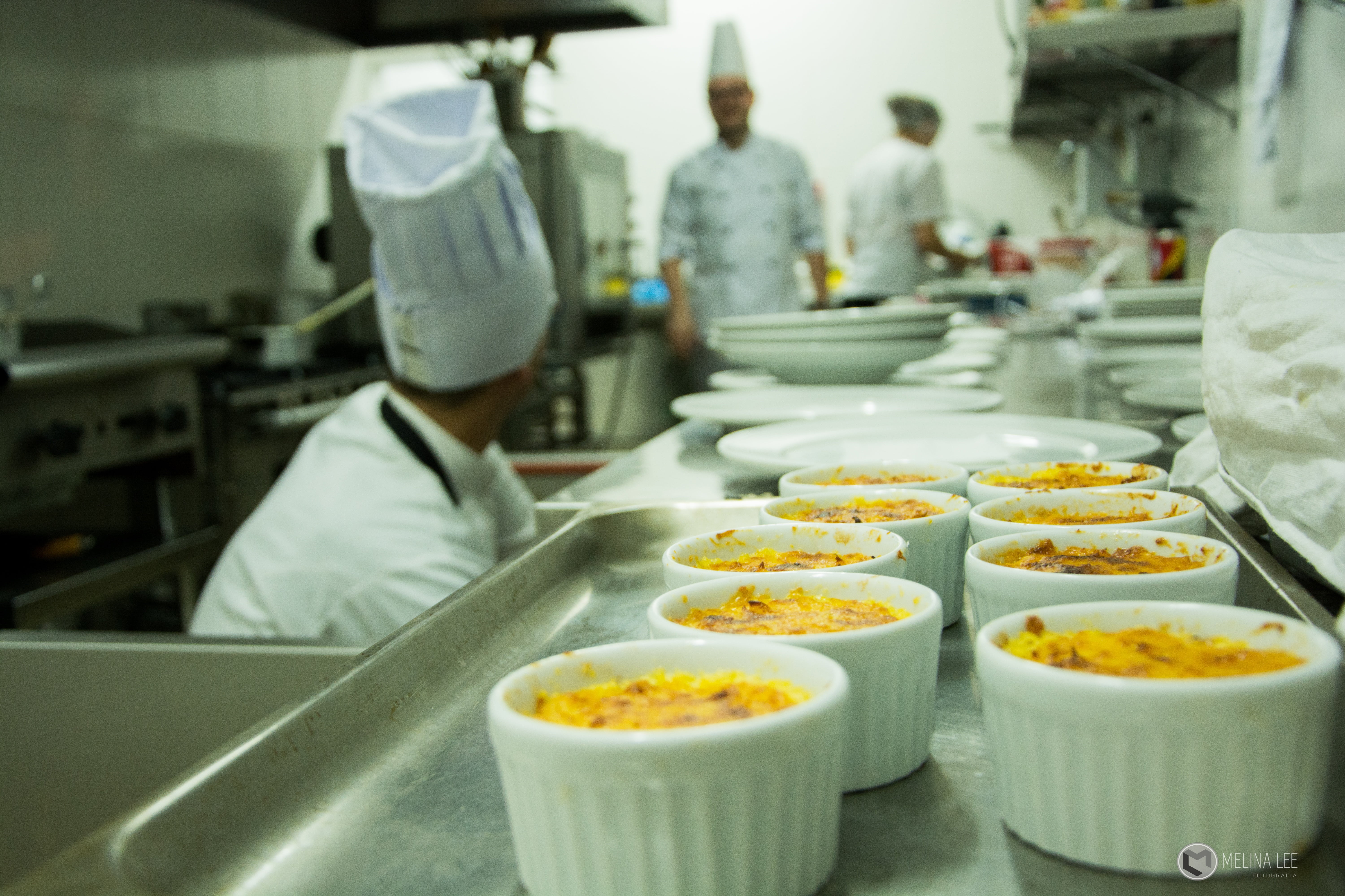 delight, adult, cook, men, delicious, people, restaurant, working, commercial Kitchen, food and drink establishment, skill, 5K, uniform, photography, food and drink industry, HD Wallpaper