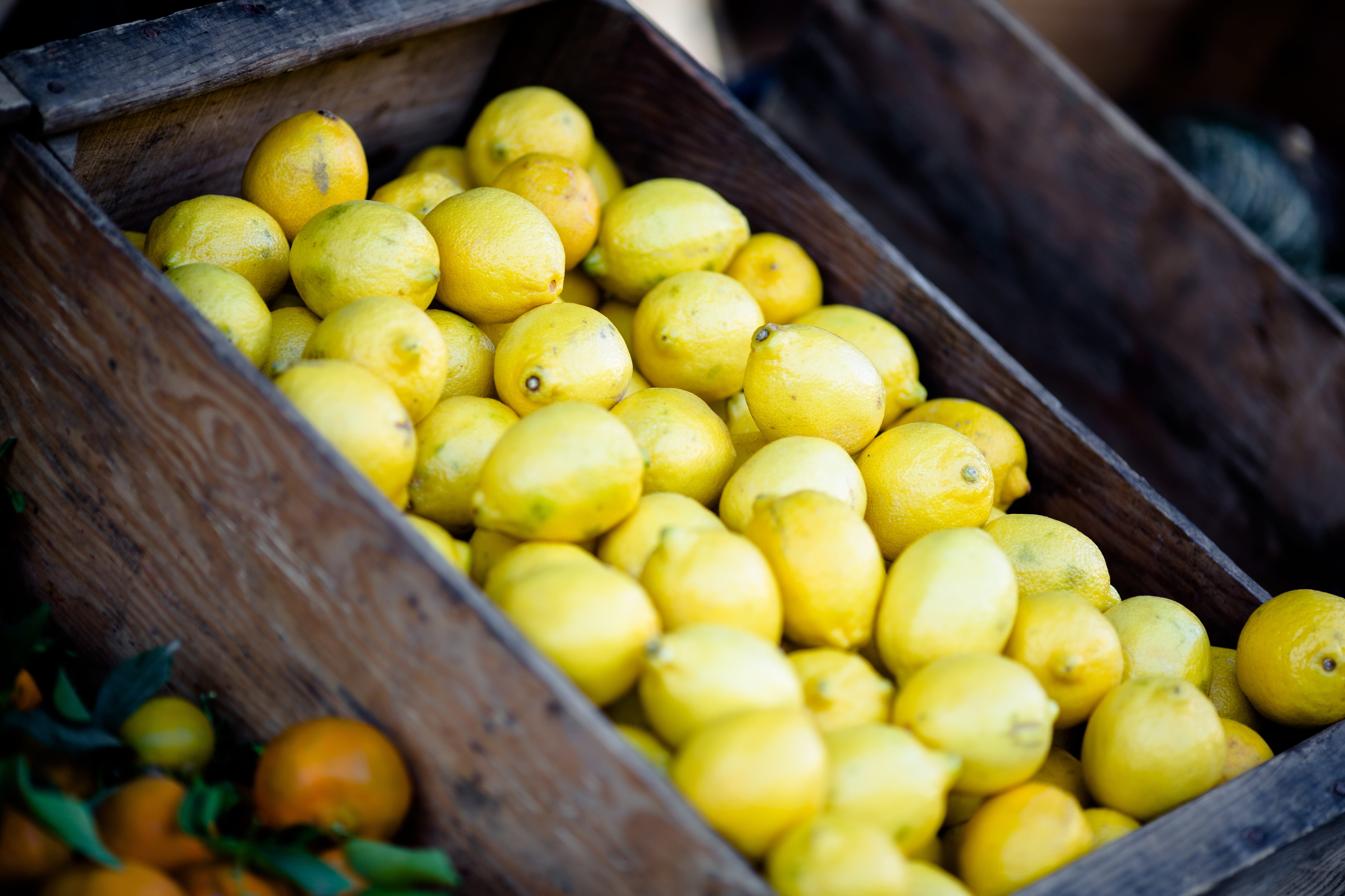 wellbeing, abundance, lemons, food processing plant, food and drink, close-up, street market, fruits, day, ripe, wood - material, outdoors, freshness, nature, HD Wallpaper