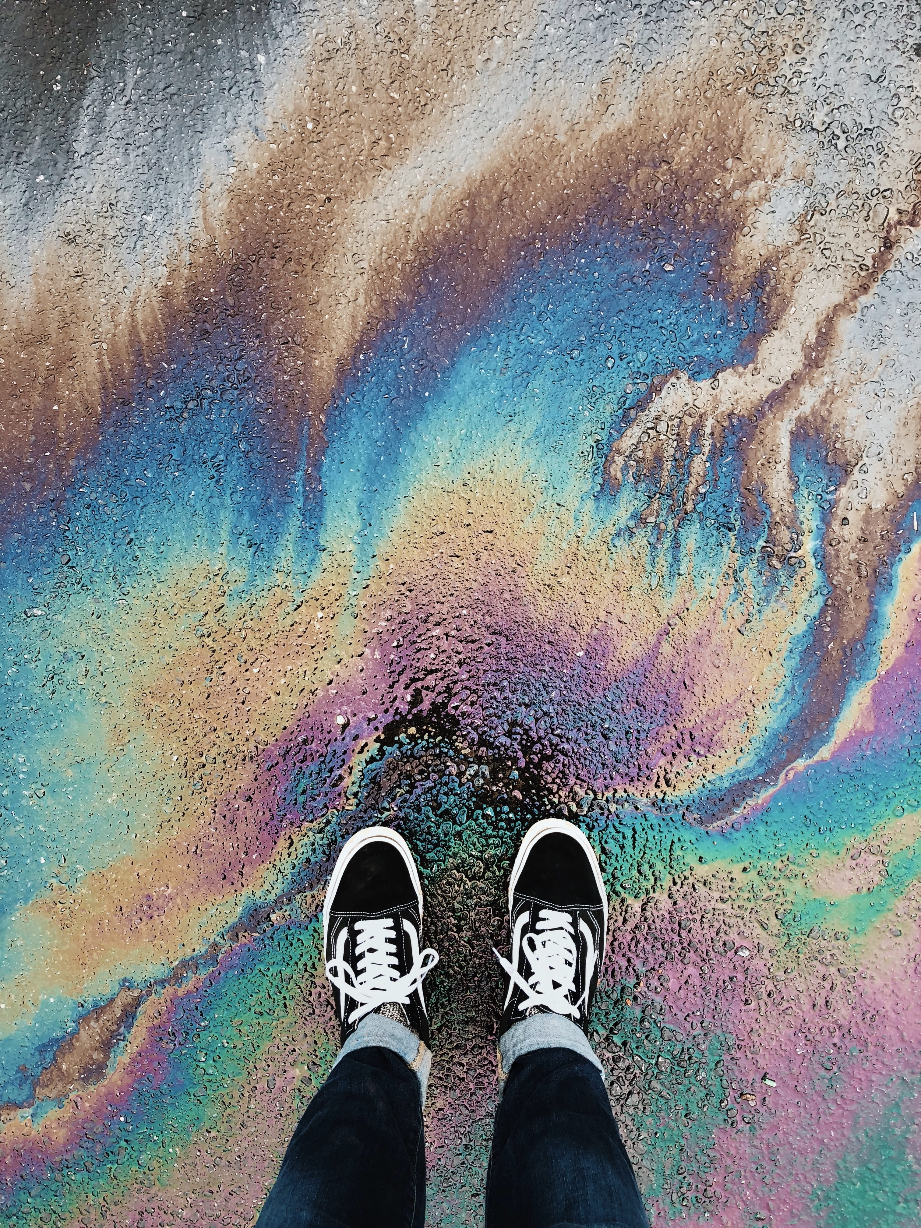 real people, lifestyles, sunlight, fun, spilled, 4K, shoes, body part, human foot, oil, human leg, purple, slick, city, feet, blue, surface, wet, shoe, Phone HD Wallpaper