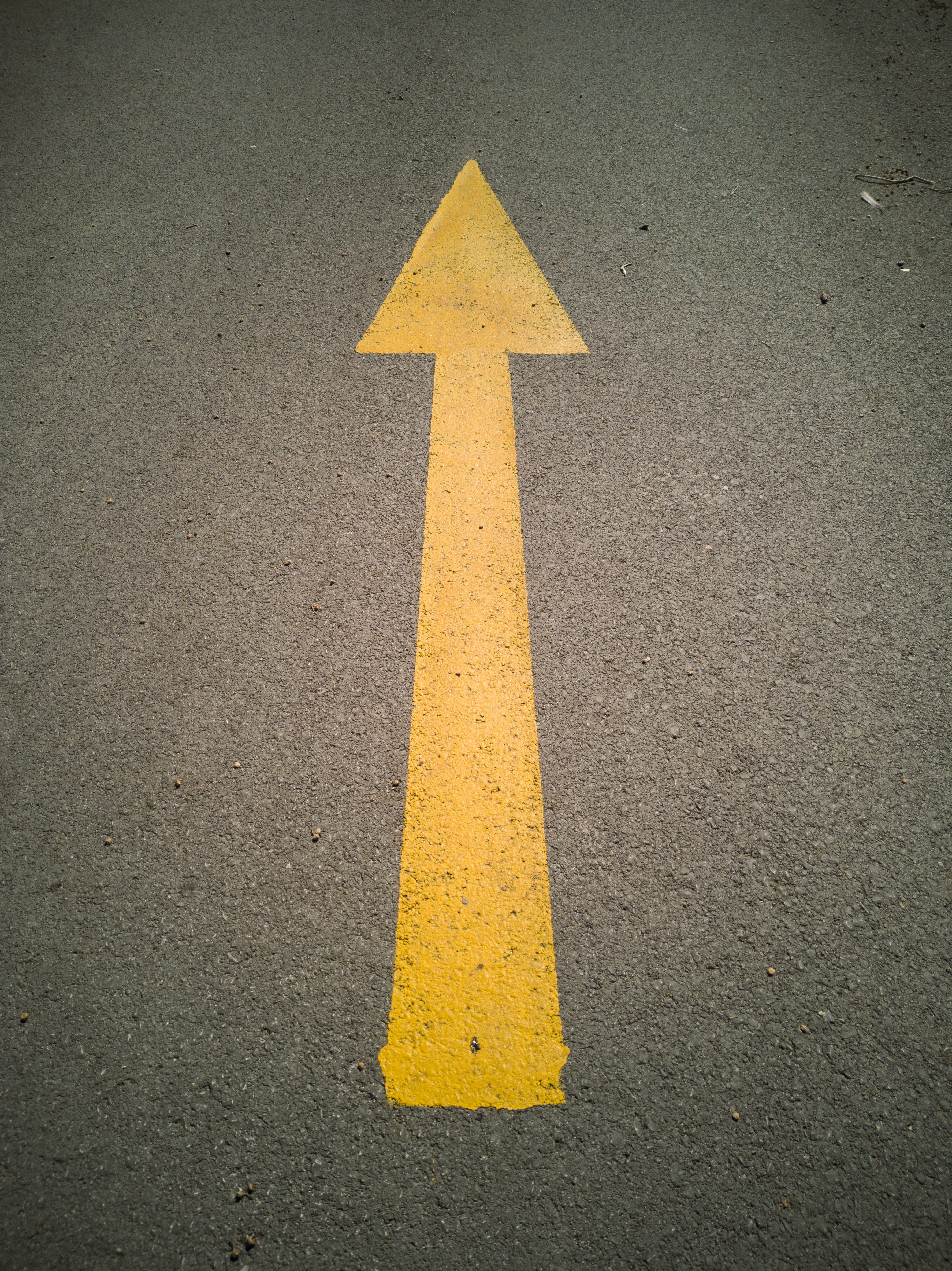 marking, directional sign, icon, outdoors, 5K, ad, the way forward, day, win, msn letters, internet, high angle view, start, shown, arrow symbol, target, Phone HD Wallpaper