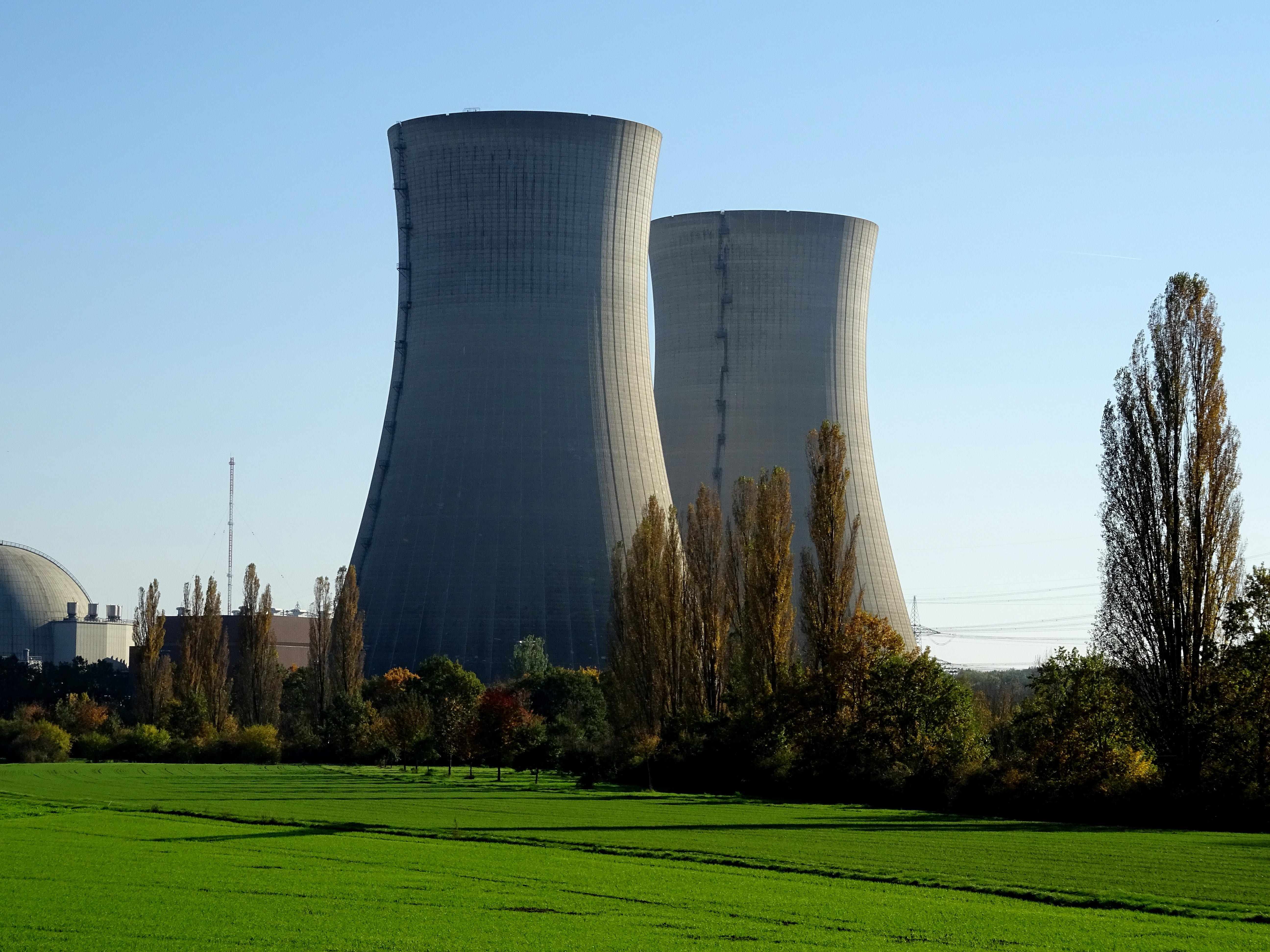 no people, day, pollution, grass, cooling towers, electricity, factory, nuclear reactors, architecture, atomic energy, outdoors, field, nature, shut down, HD Wallpaper
