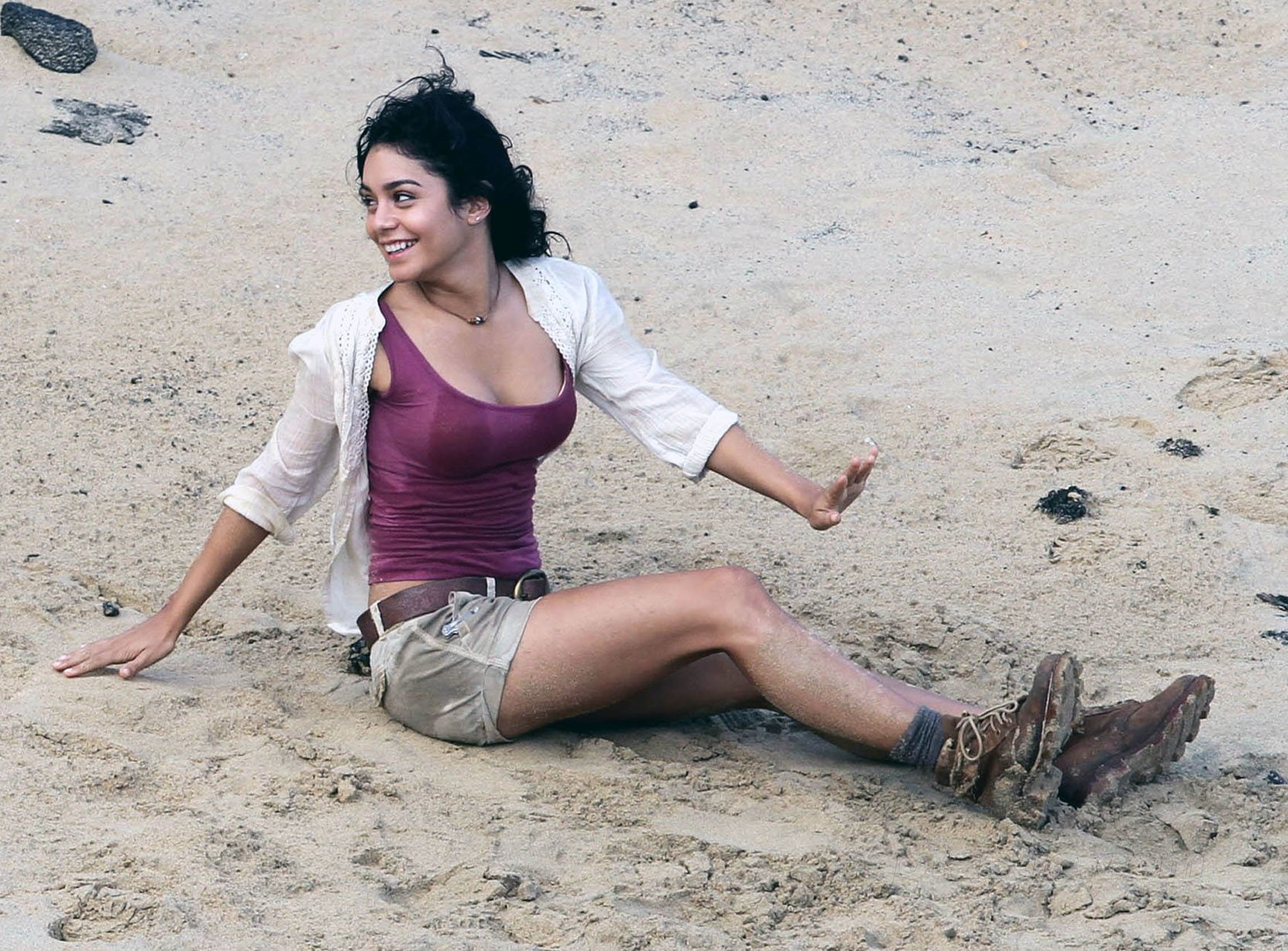 land, happiness, young women, Vanessa Hudgens , women, sand, Vanessa Hudgens, young adult, real people, hairstyle, Actresses, leisure activity, outdoors, HD Wallpaper