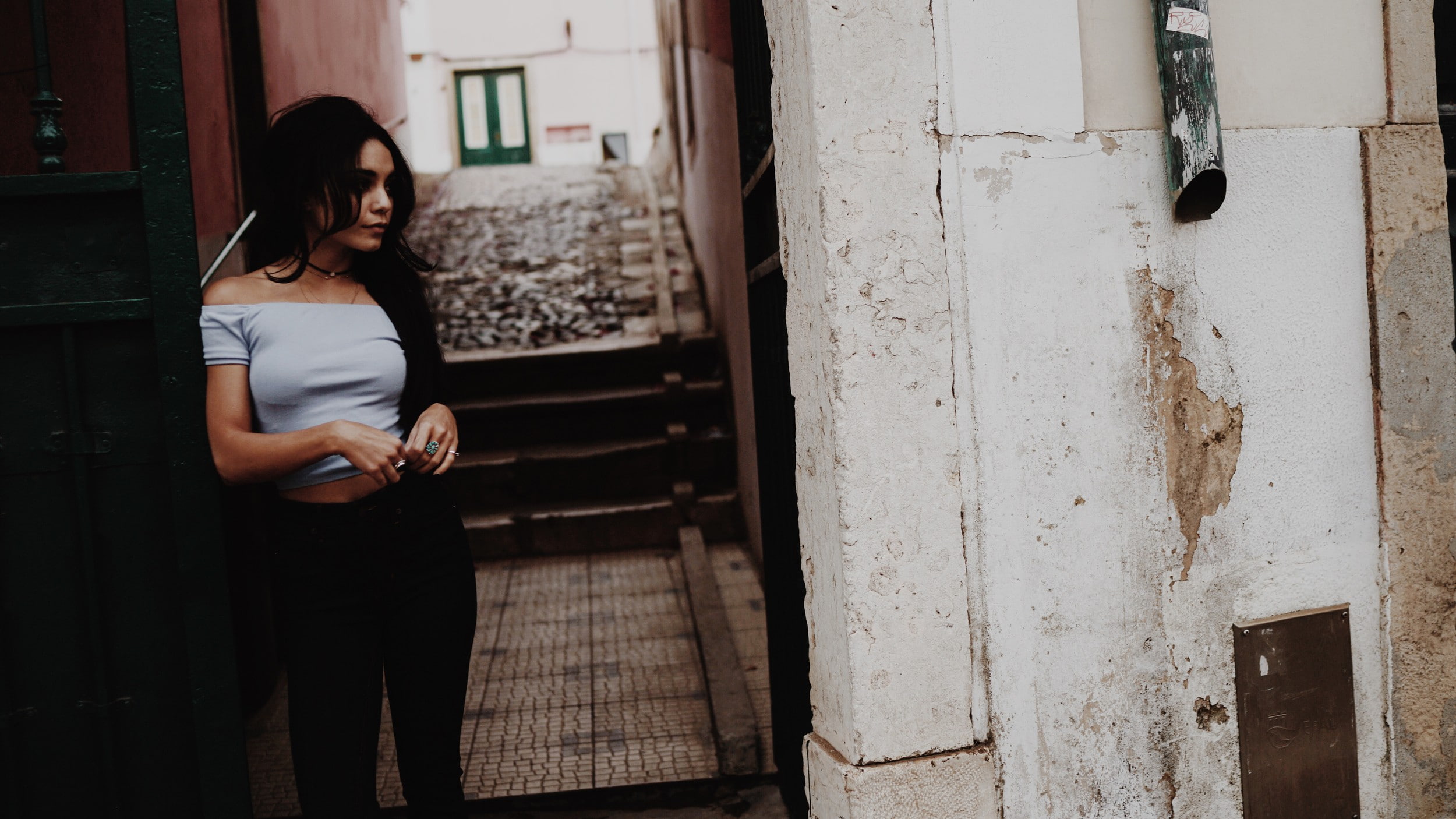 day, lifestyles, young women, anticipation, casual clothing, Vanessa Hudgens, waiting, actress, adult, women, beautiful woman, young adult, side view, architecture, HD Wallpaper