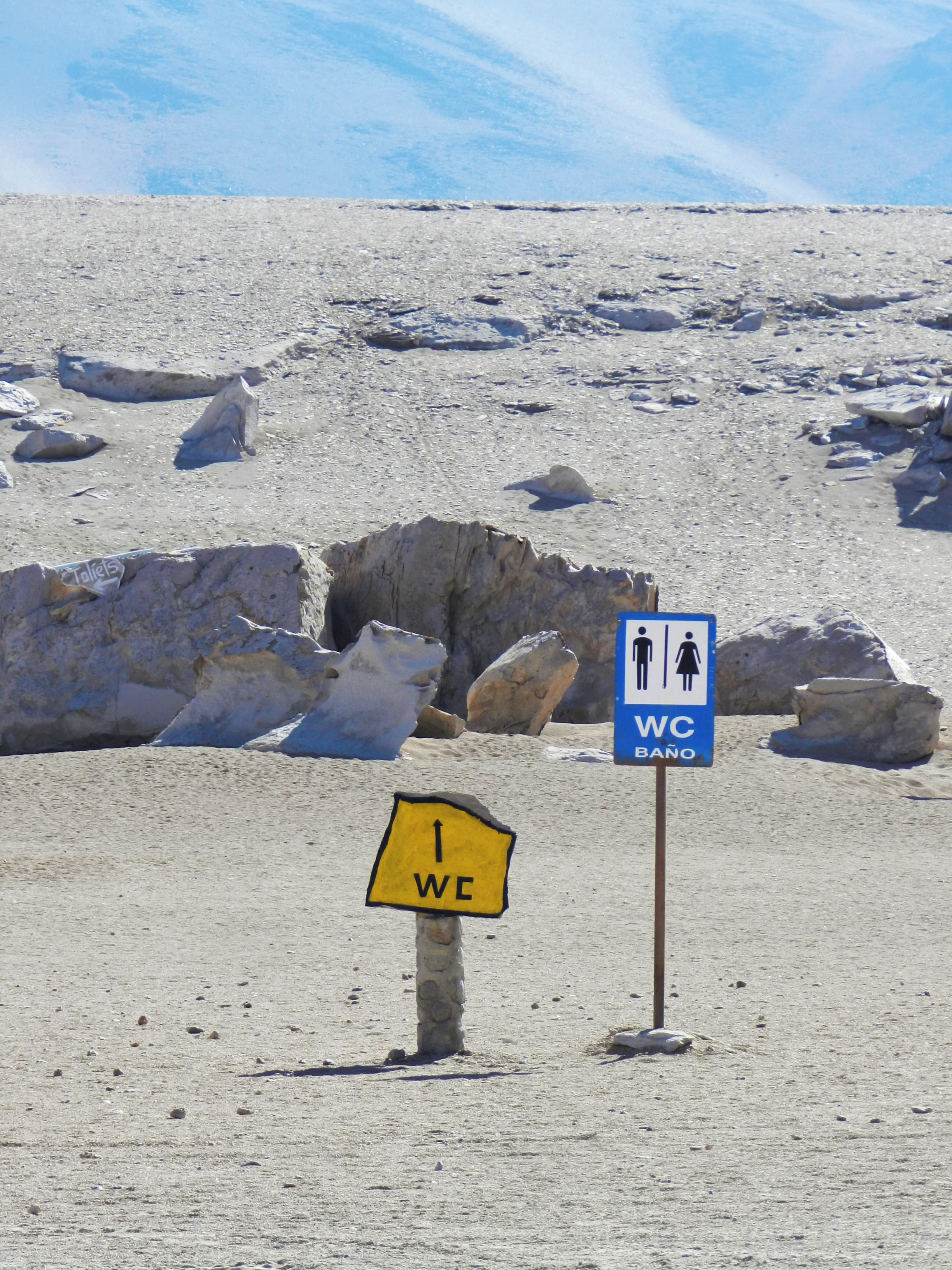 nature, sign board, environment, mountain, desierto dali, pee, boy, sky, air, scenics - nature, guidance, warning sign, women, no people, open, sign, boskak, Phone HD Wallpaper