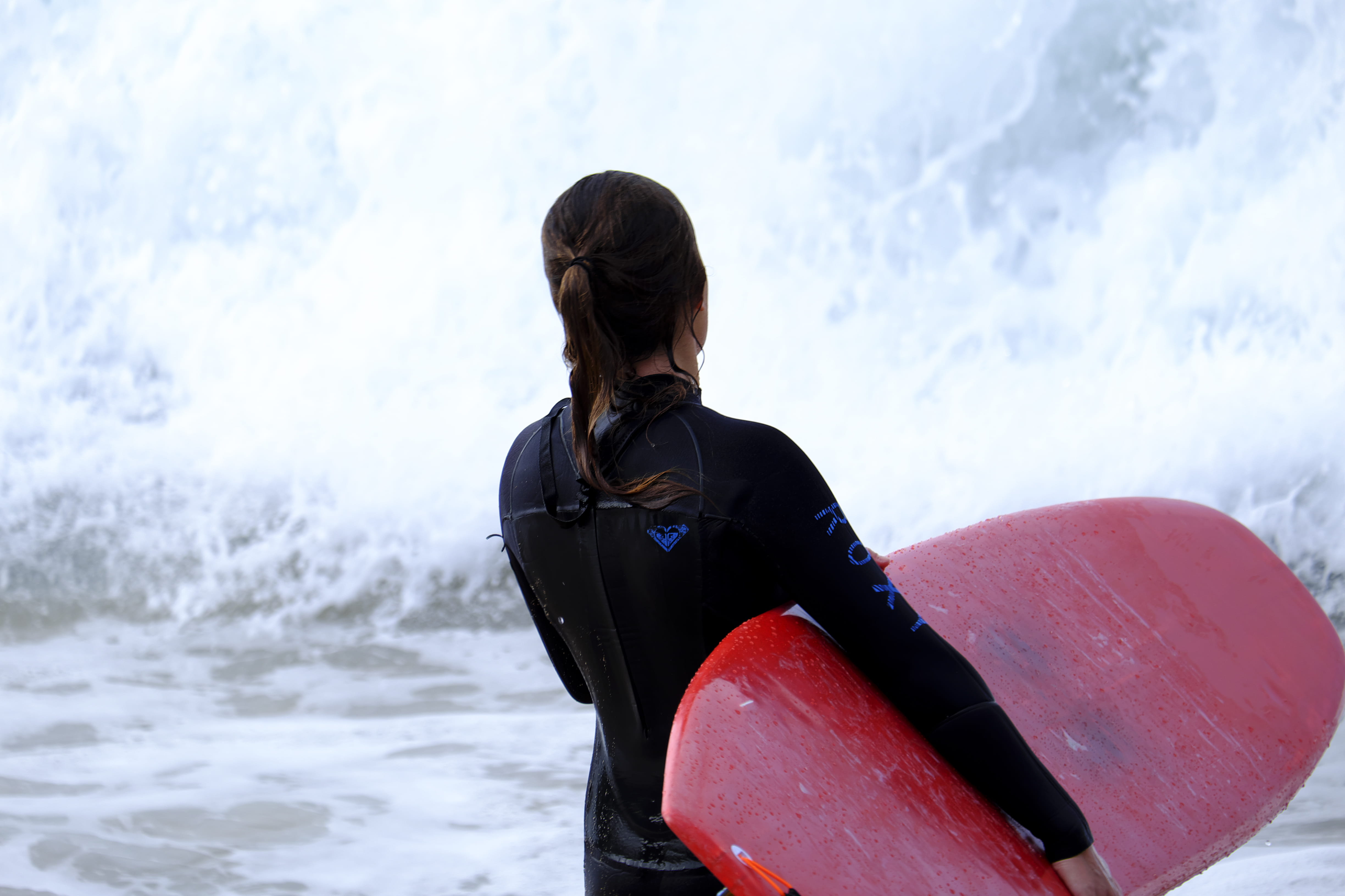 women, beauty in nature, nature, outdoors, real people, wave, fitness, motion, risk, three quarter length, sitting, surfing, one person, strong, performance, HD Wallpaper