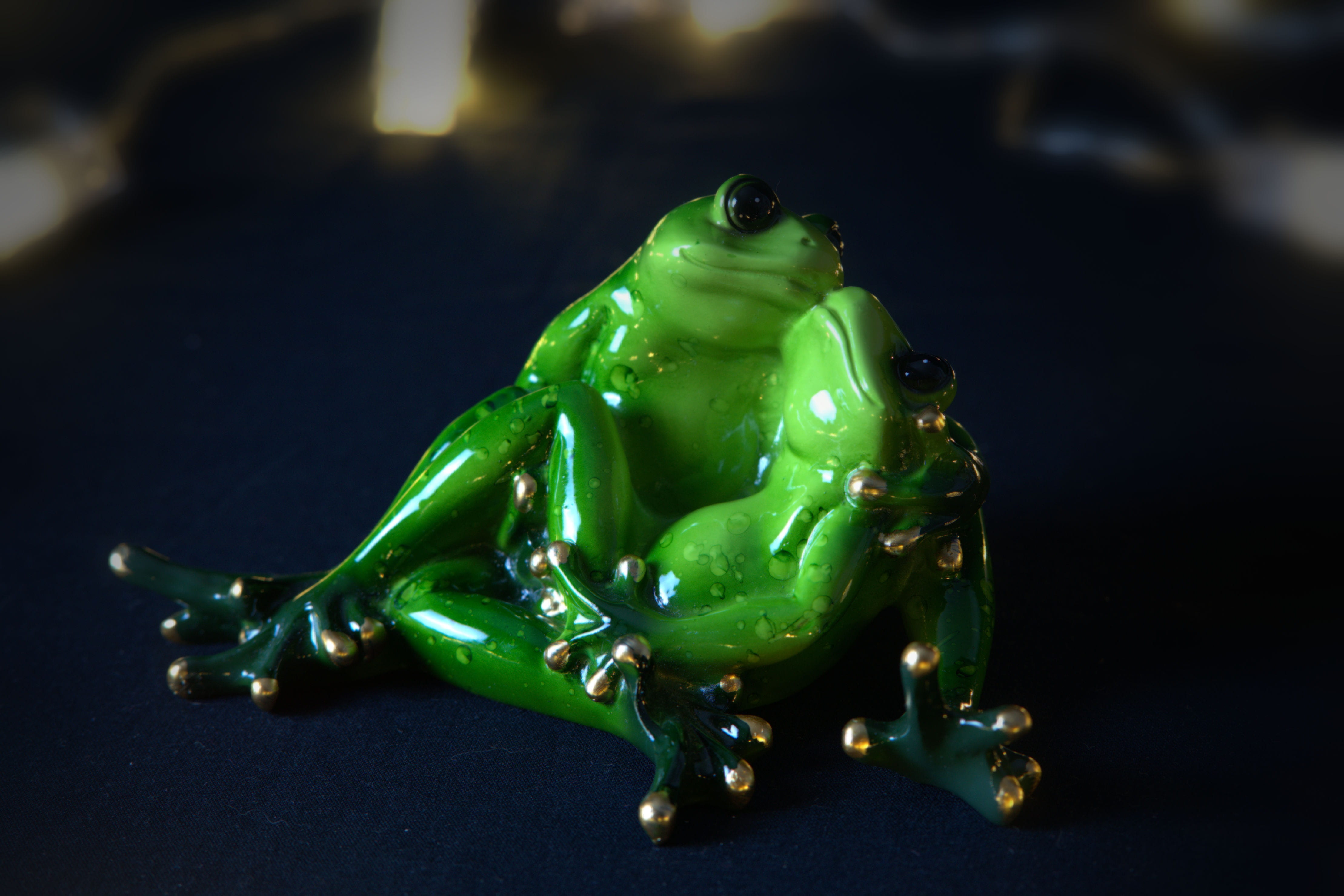green color, food and drink, vegetable, frog, animal, funny, black background, healthy eating, food, close-up, love, indoors, gift, forgive, table, sweet, HD Wallpaper