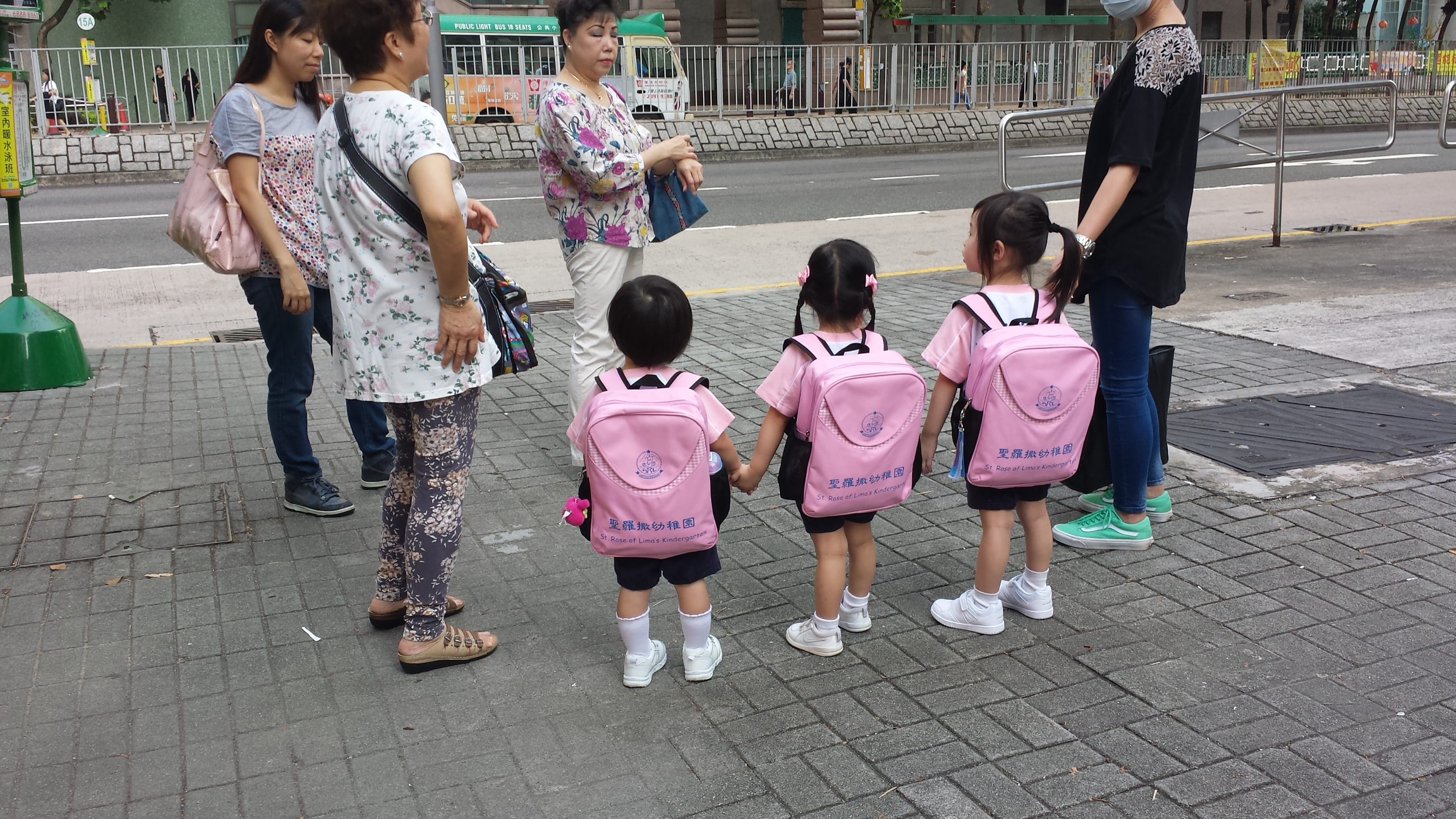 medium group of people, city, hong kong, child, group of people, day, outdoors, architecture, kindergarten, real people, women, casual clothing, 2K, street, HD Wallpaper