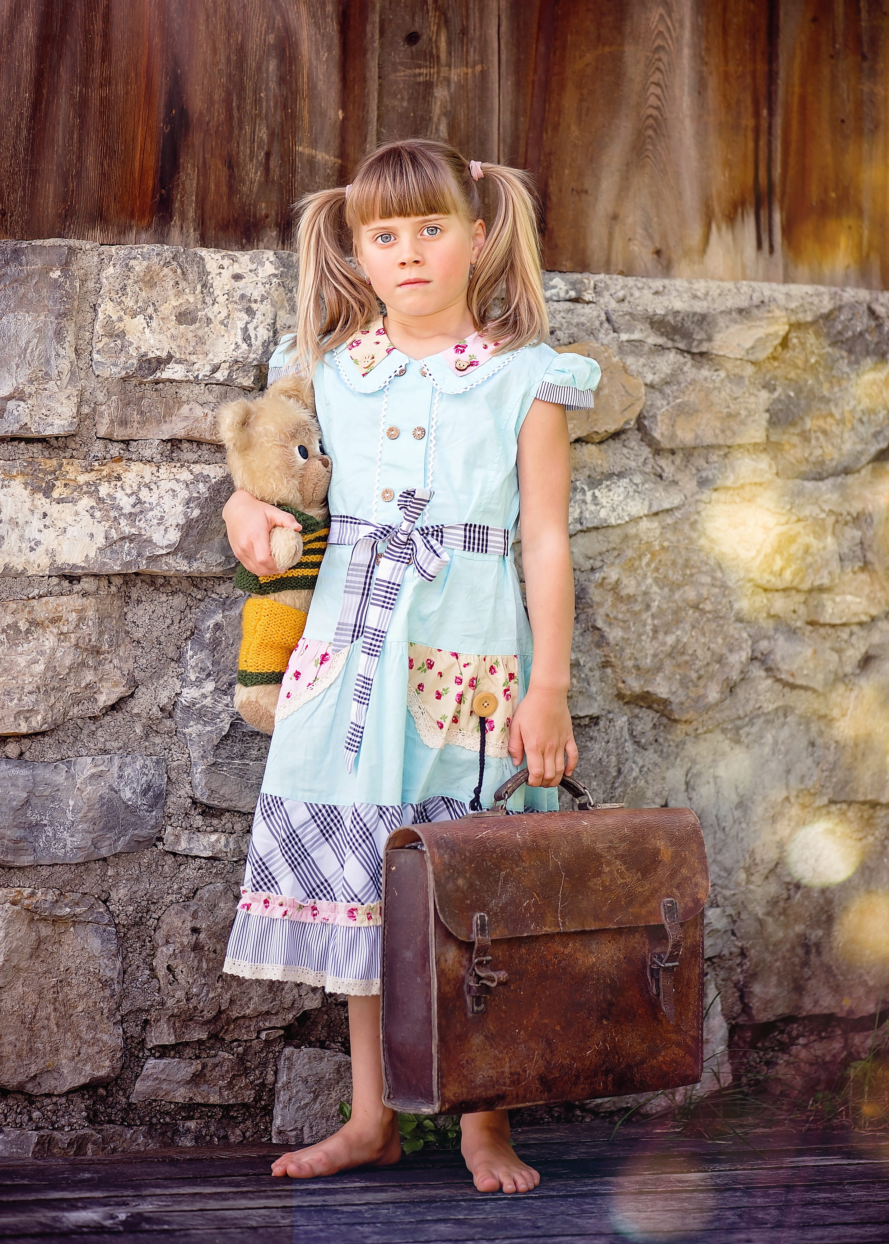girl, portrait, schoolbag, looking at camera, innocence, luggage, hair, teddy bear, out, girls, standing, person, blond, carrying, casual clothing, bear, Phone HD Wallpaper
