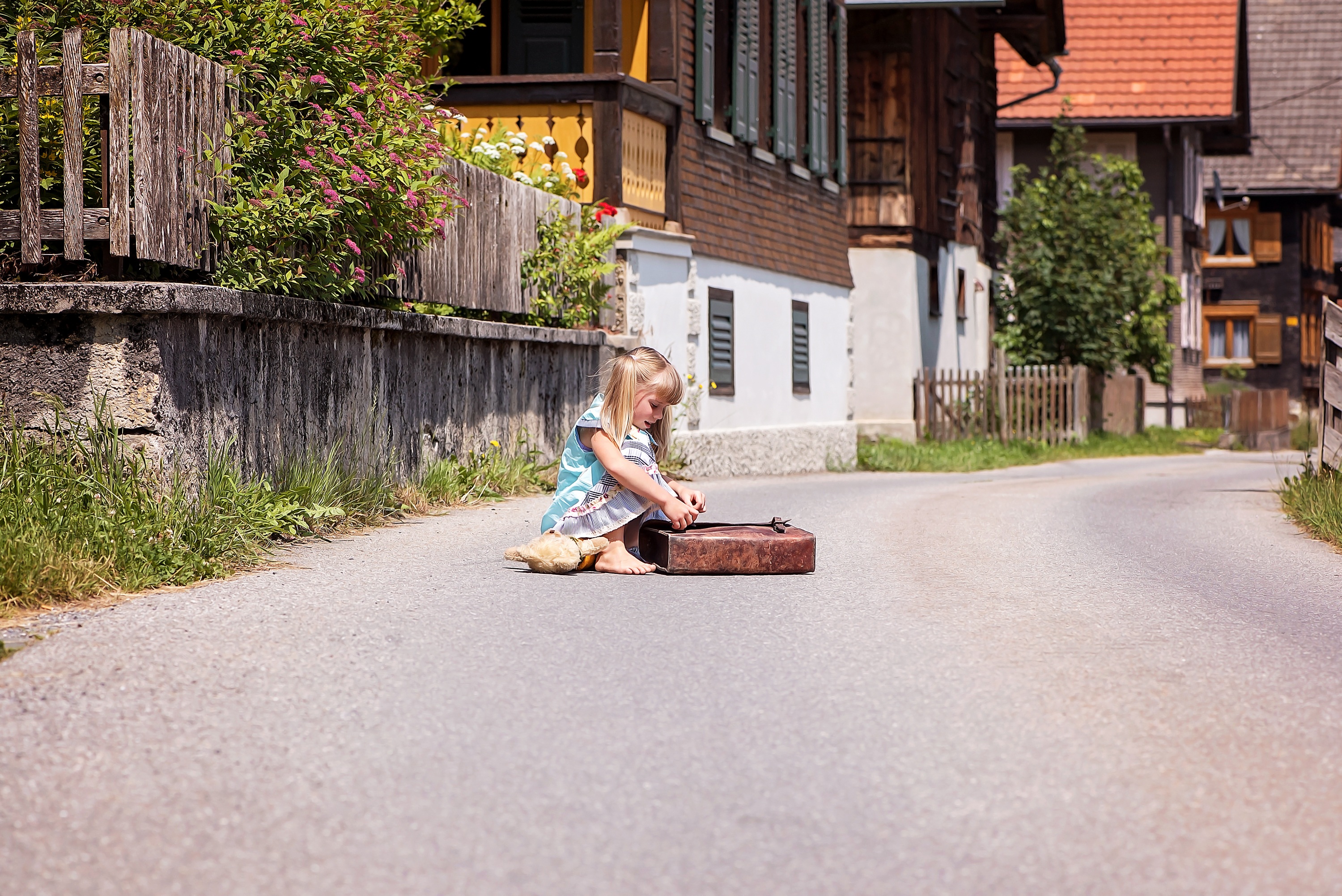 full length, casual clothing, day, girl, leisure activity, outdoors, architecture, nature, lifestyles, leather case, country life, street, women, human, HD Wallpaper