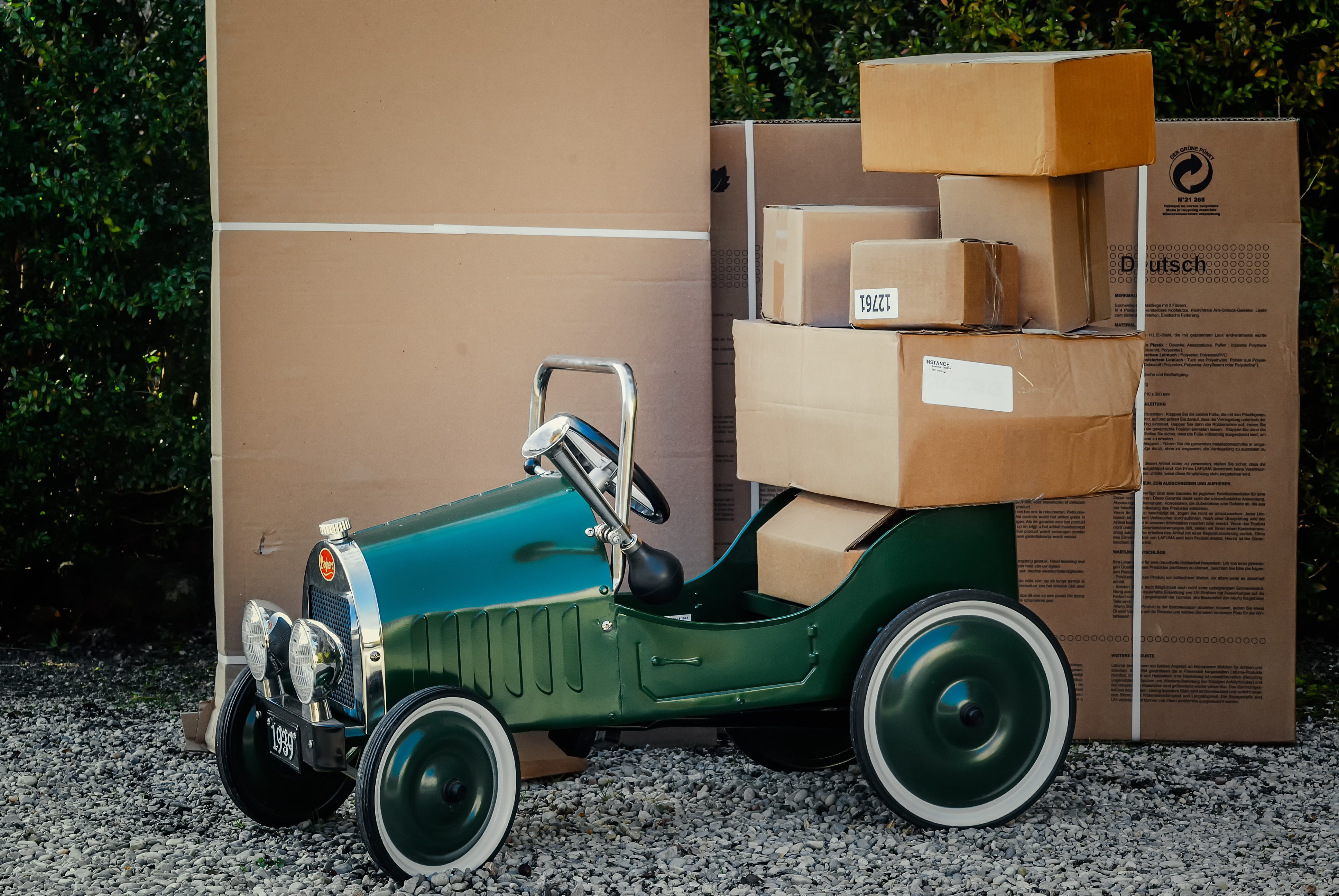 carton, container, shipping, delivering, architecture, loaded, no people, stack, green, motor vehicle, cardboard box, nature, stationary, package, mode of transportation, HD Wallpaper