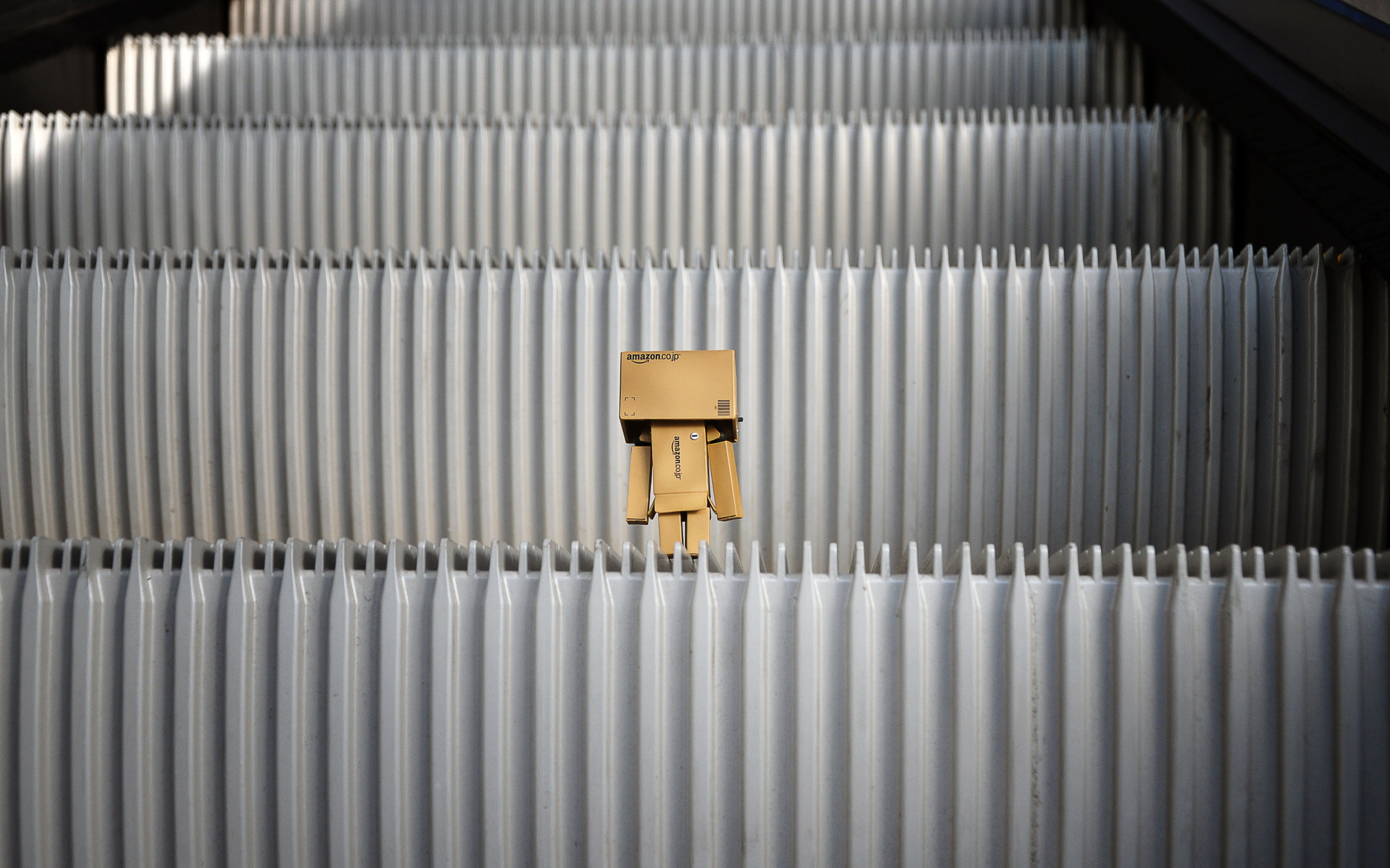 2K, carton, 2560x1600, box, cardboard, danbo, escalator, stupenki, amazon, levels, toy, HD Wallpaper